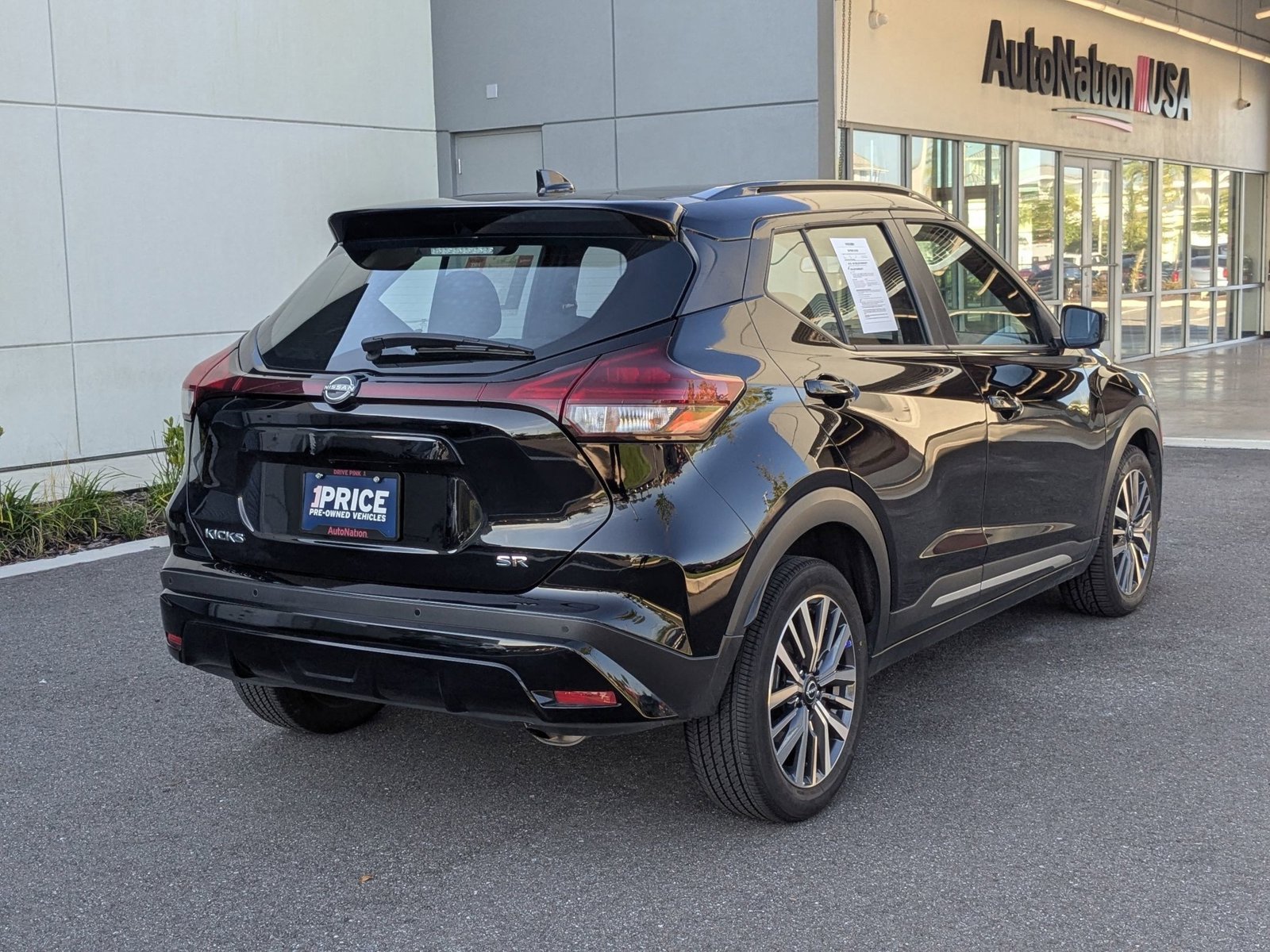 2024 Nissan Kicks SR photo 2