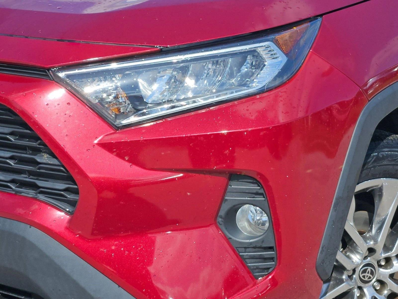 2021 Toyota RAV4 XLE Premium photo 4