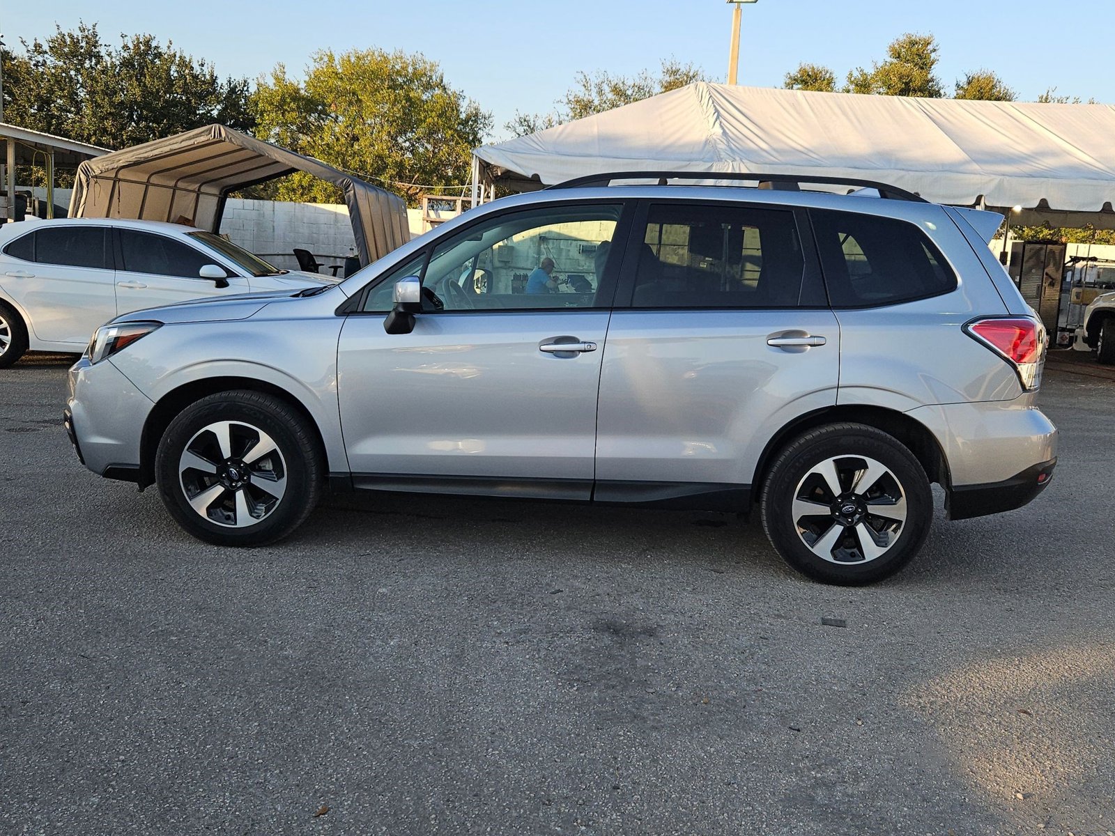 2018 Subaru Forester 2.5i Premium photo 3