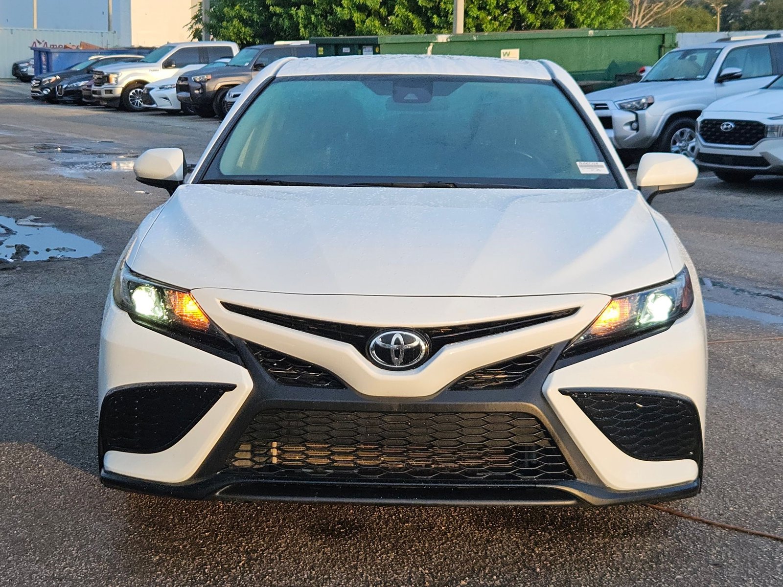 2021 Toyota Camry SE photo 2