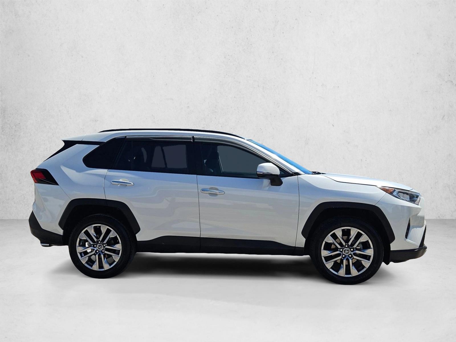 2019 Toyota RAV4 Limited photo 4