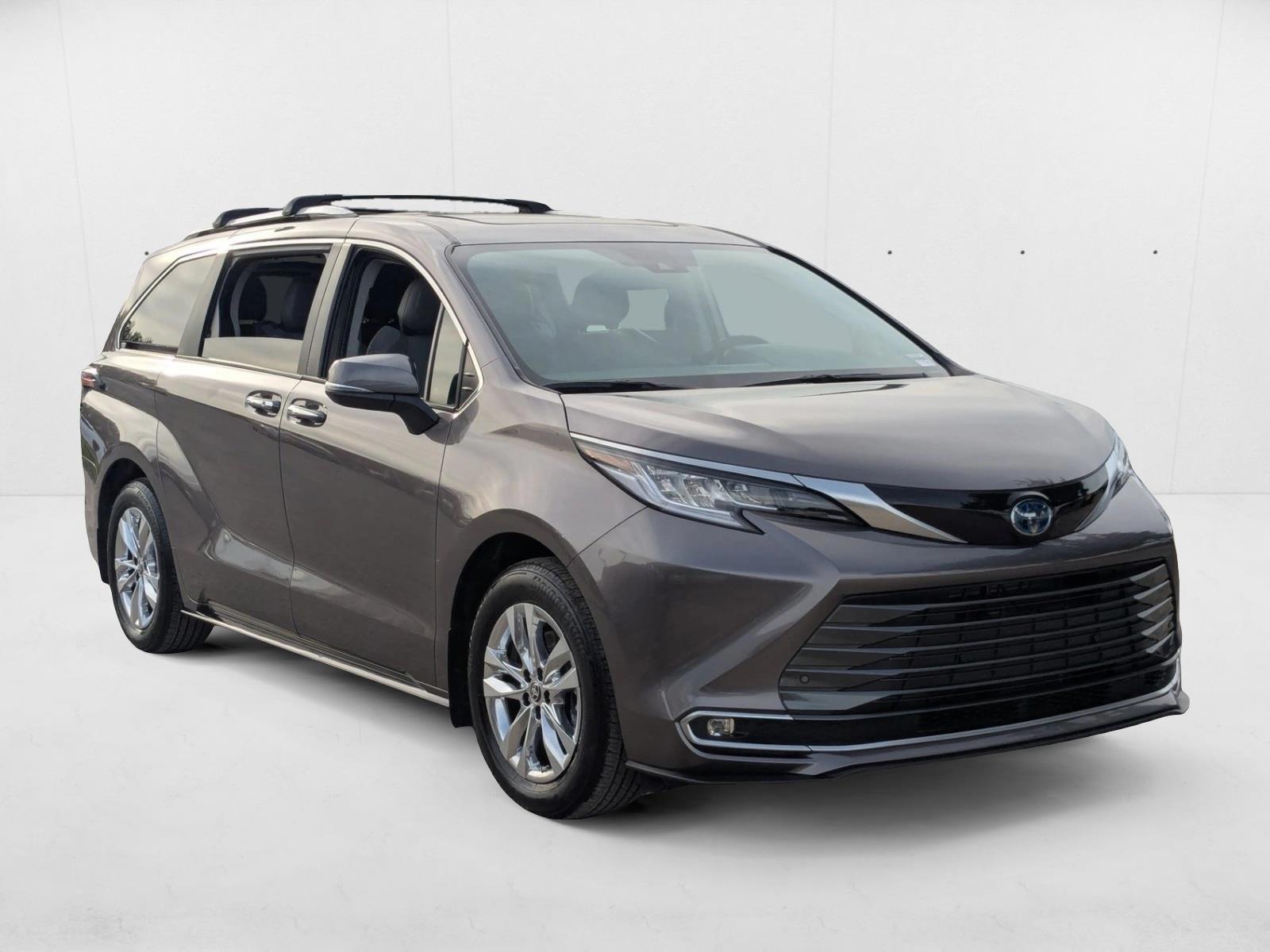 2024 Toyota Sienna Limited photo 3