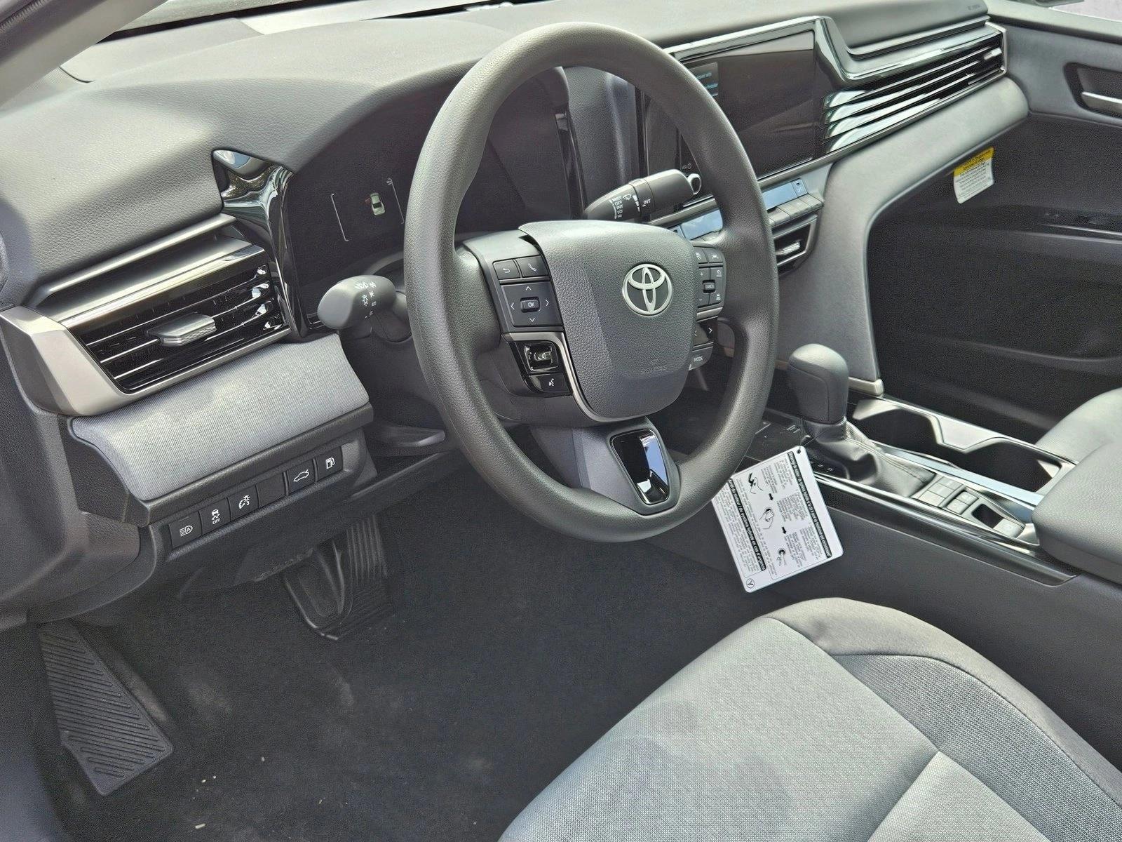 2025 Toyota Camry LE SE photo 3