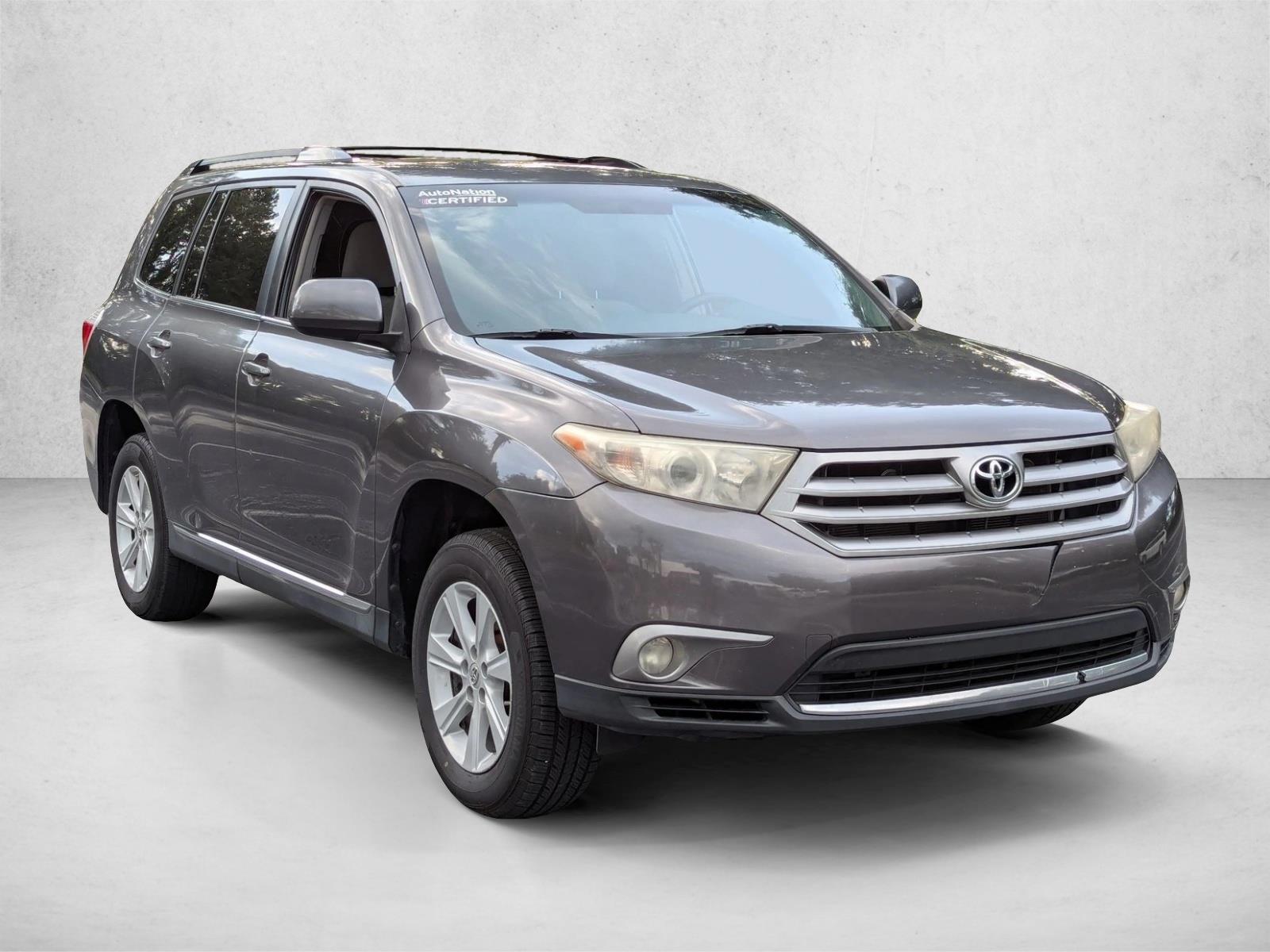 2013 Toyota Highlander Plus photo 3