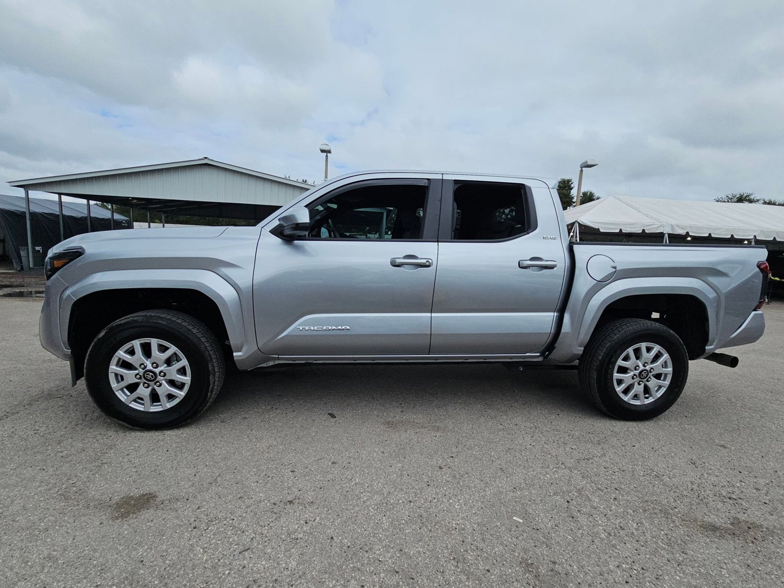 2024 Toyota Tacoma SR5 Double Cab photo 3
