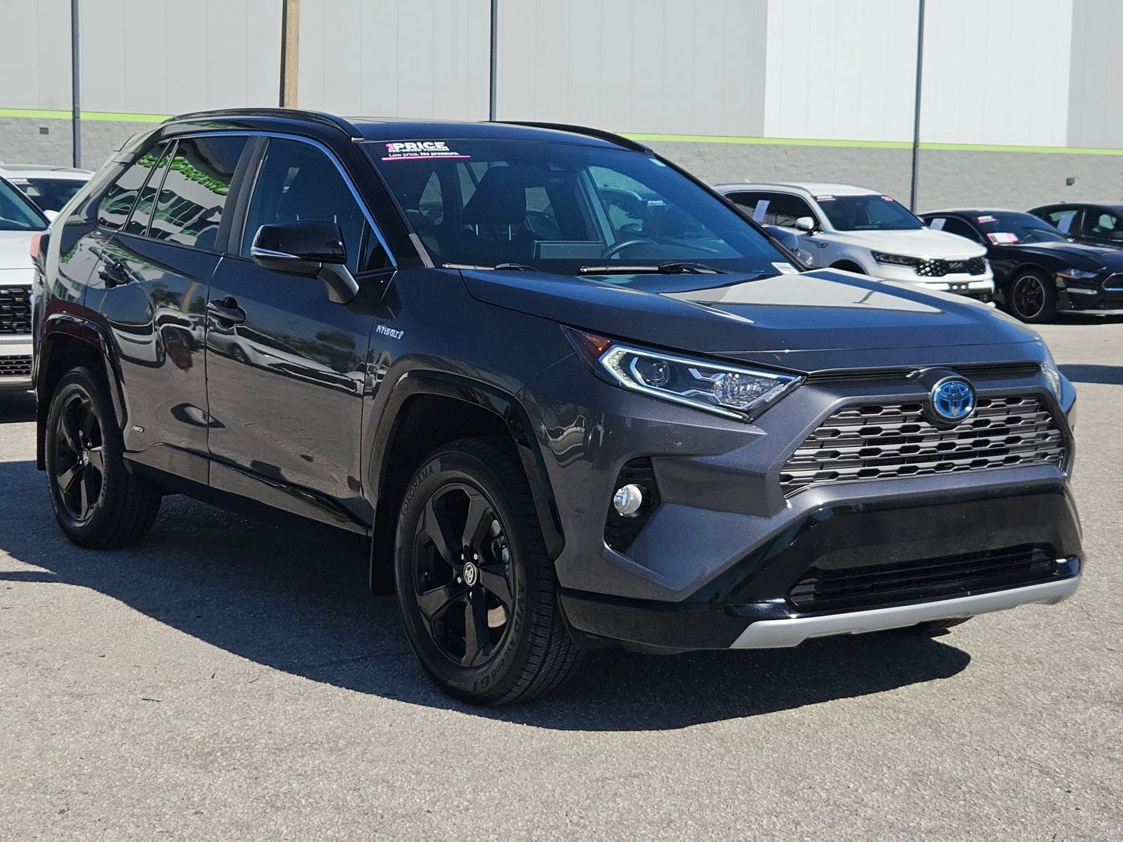 2021 Toyota RAV4 Hybrid XSE photo 3