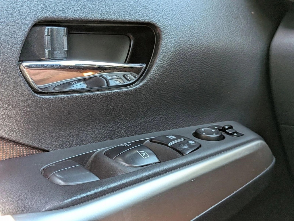 Used 2018 Nissan Kicks SR SUV