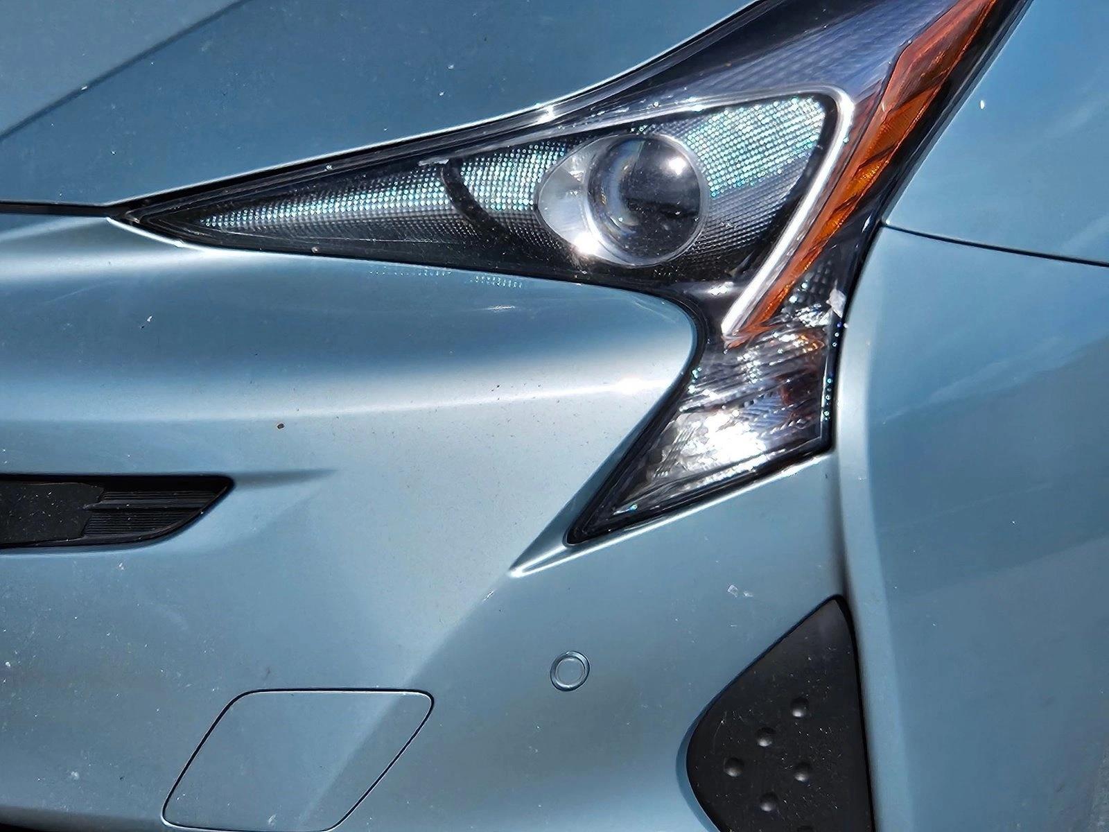 2018 Toyota Prius Three photo 4