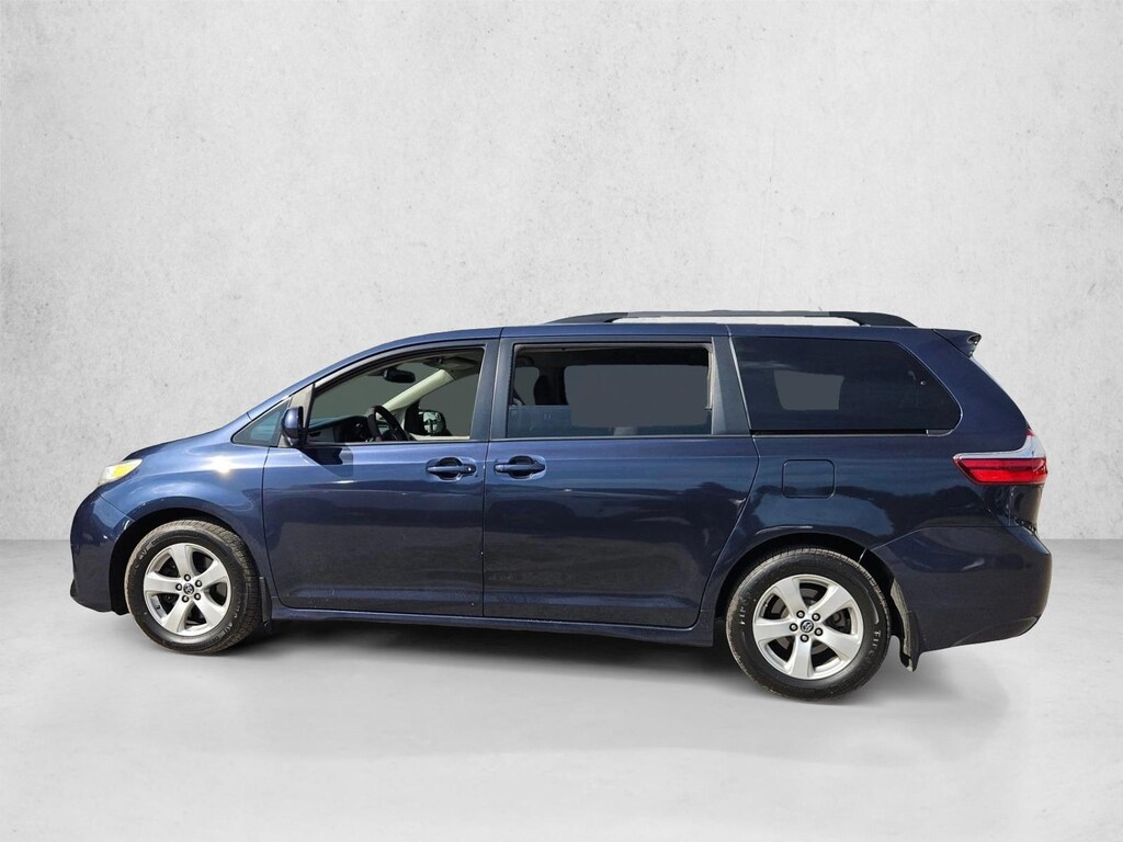 Used 2018 Toyota Sienna LE 7 Passenger Auto Access Seat Van Passenger Van