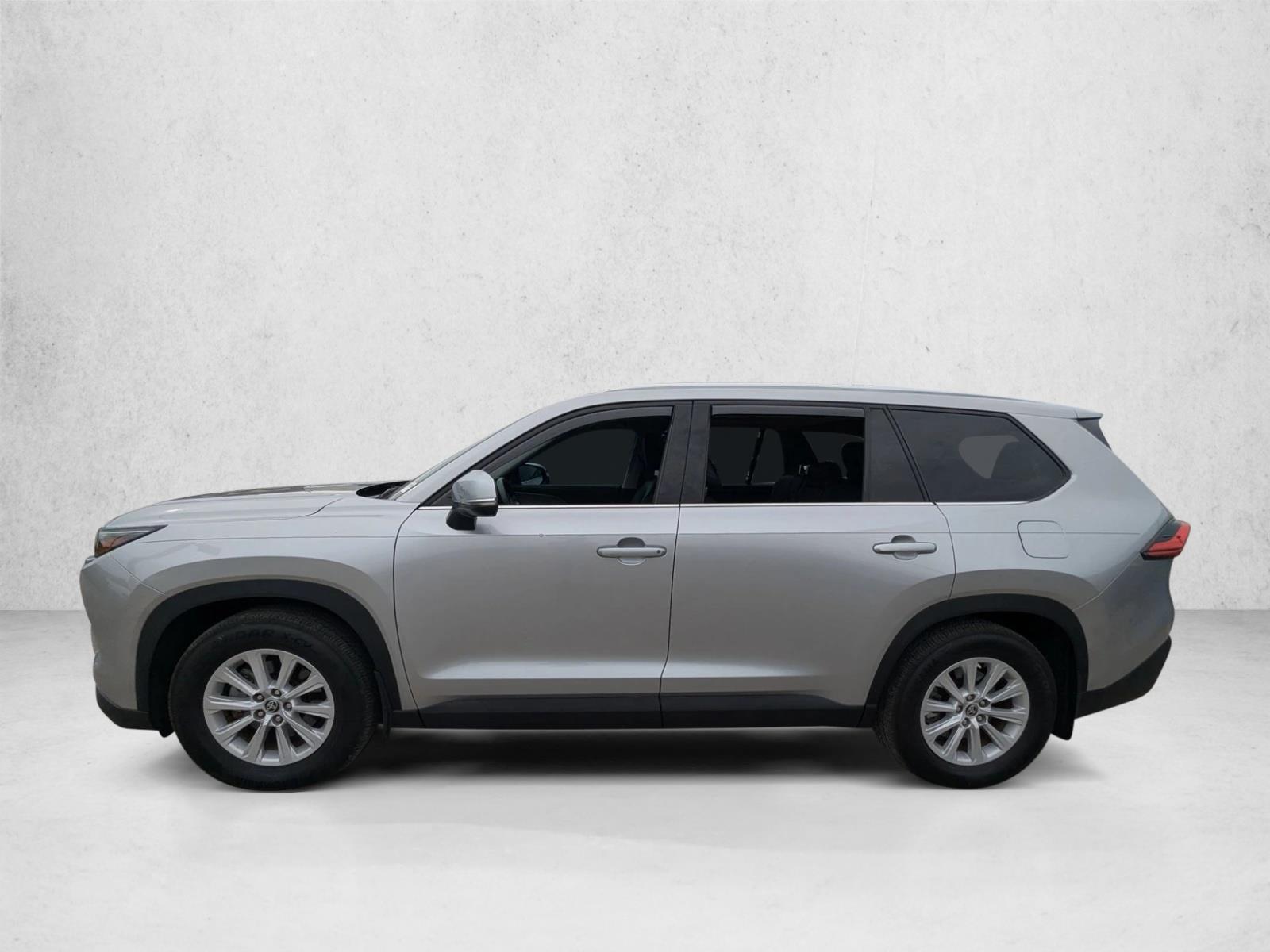 2024 Toyota Highlander Hybrid XLE photo 2