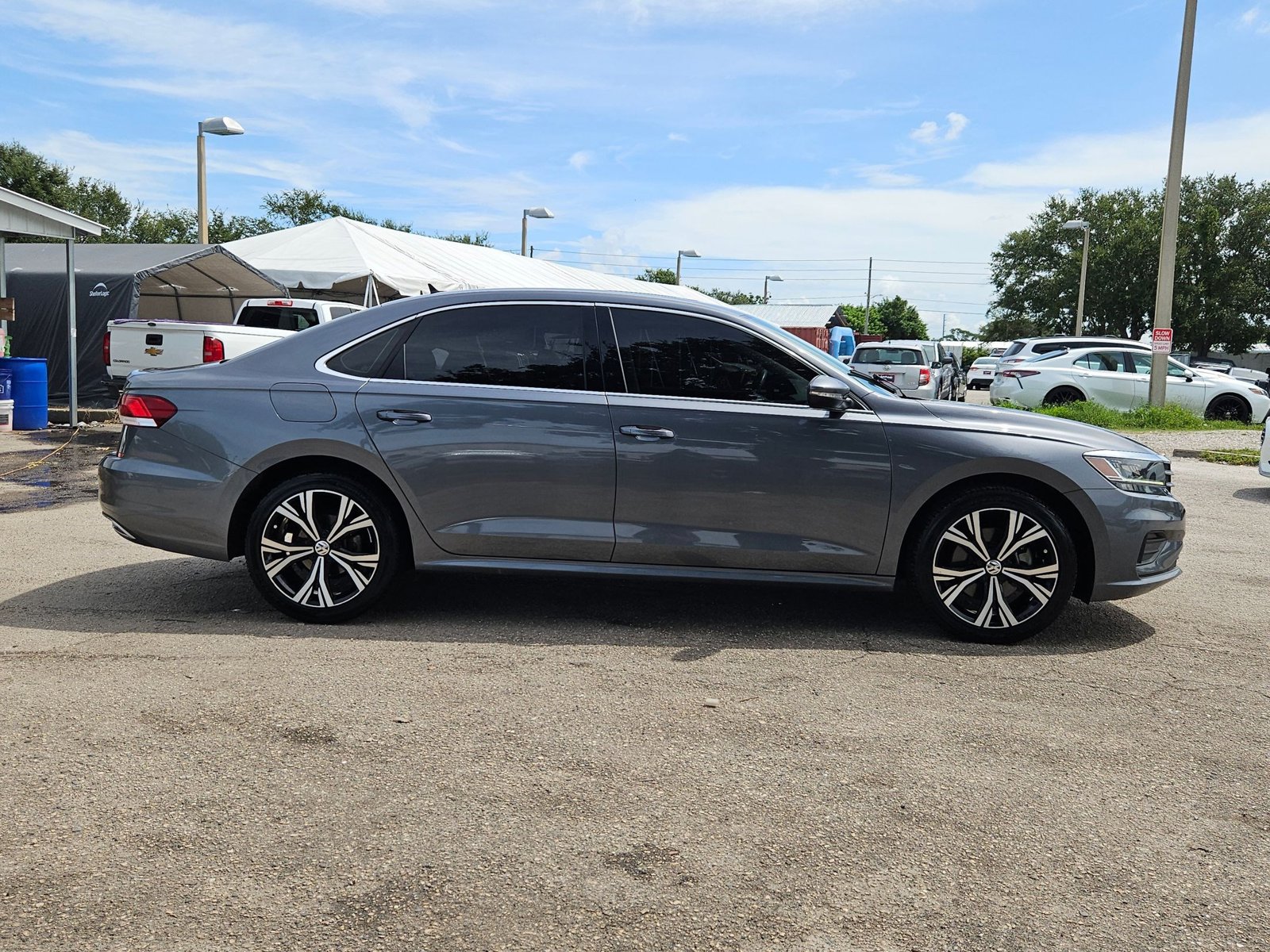 2021 Volkswagen Passat 2.0T SE photo 3