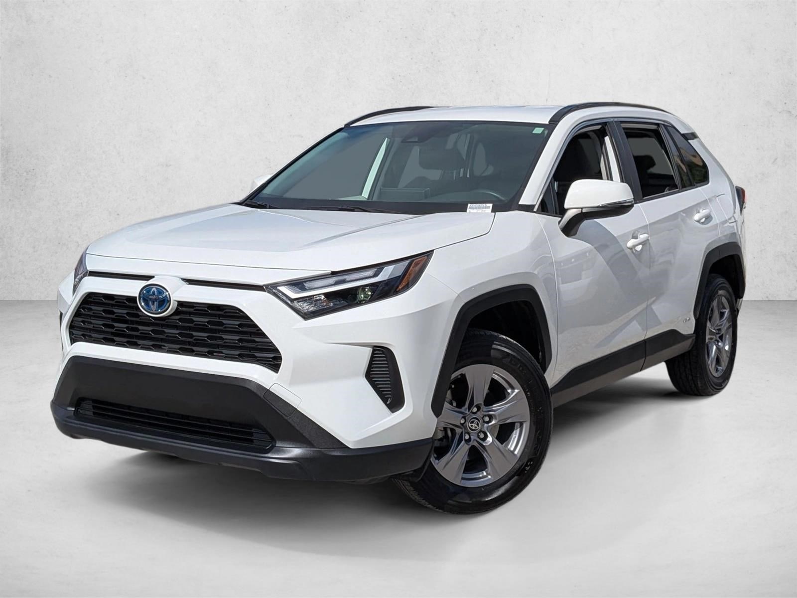2023 Toyota RAV4 XLE's photo