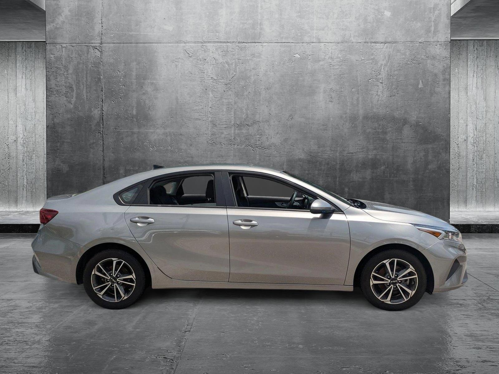 2023 Kia Forte LXS photo 4