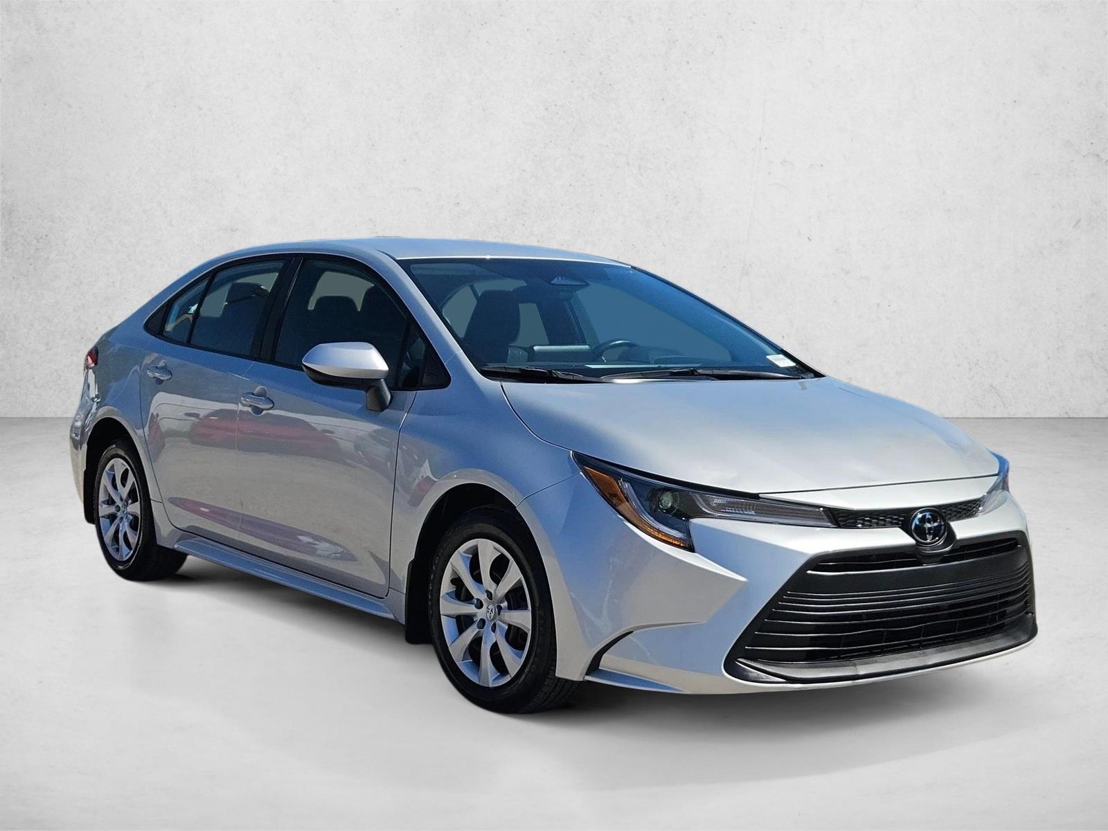 2025 Toyota Corolla LE photo 3
