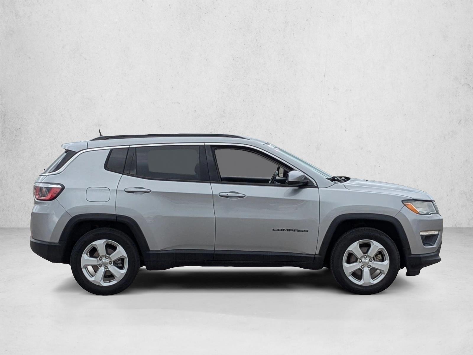 2020 Jeep Compass Latitude photo 4