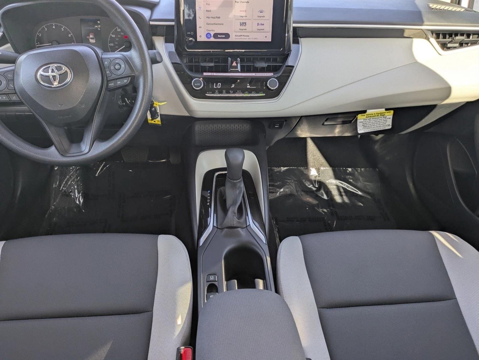 2025 Toyota Corolla LE - Photo 15