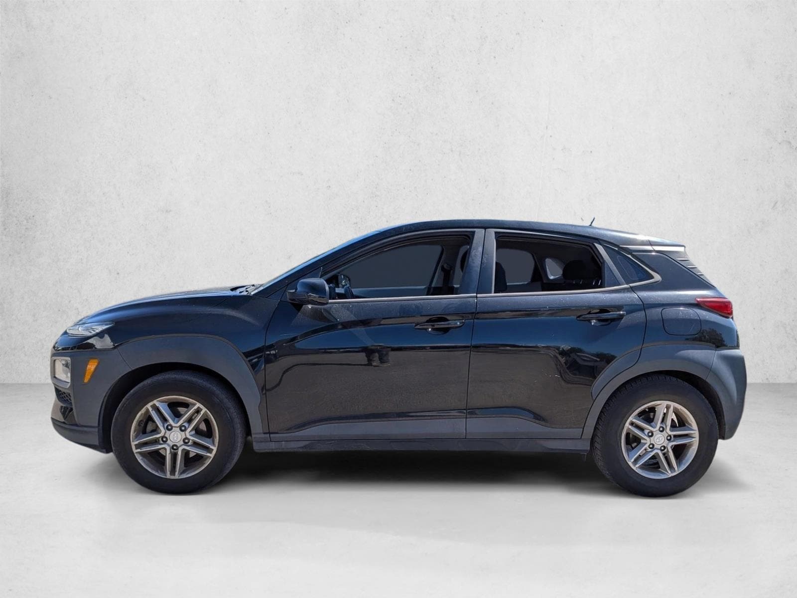 Used 2020 Hyundai Kona SE with VIN KM8K12AA9LU466012 for sale in Pinellas Park, FL