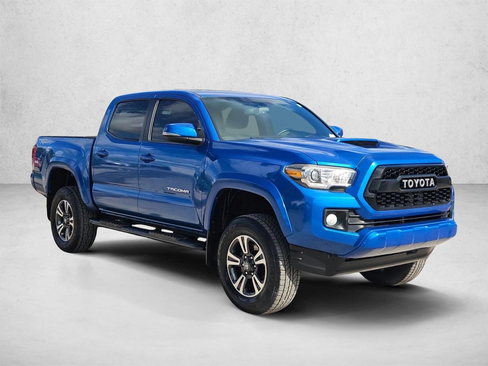 2017 Toyota Tacoma TRD Sport V6 photo 3