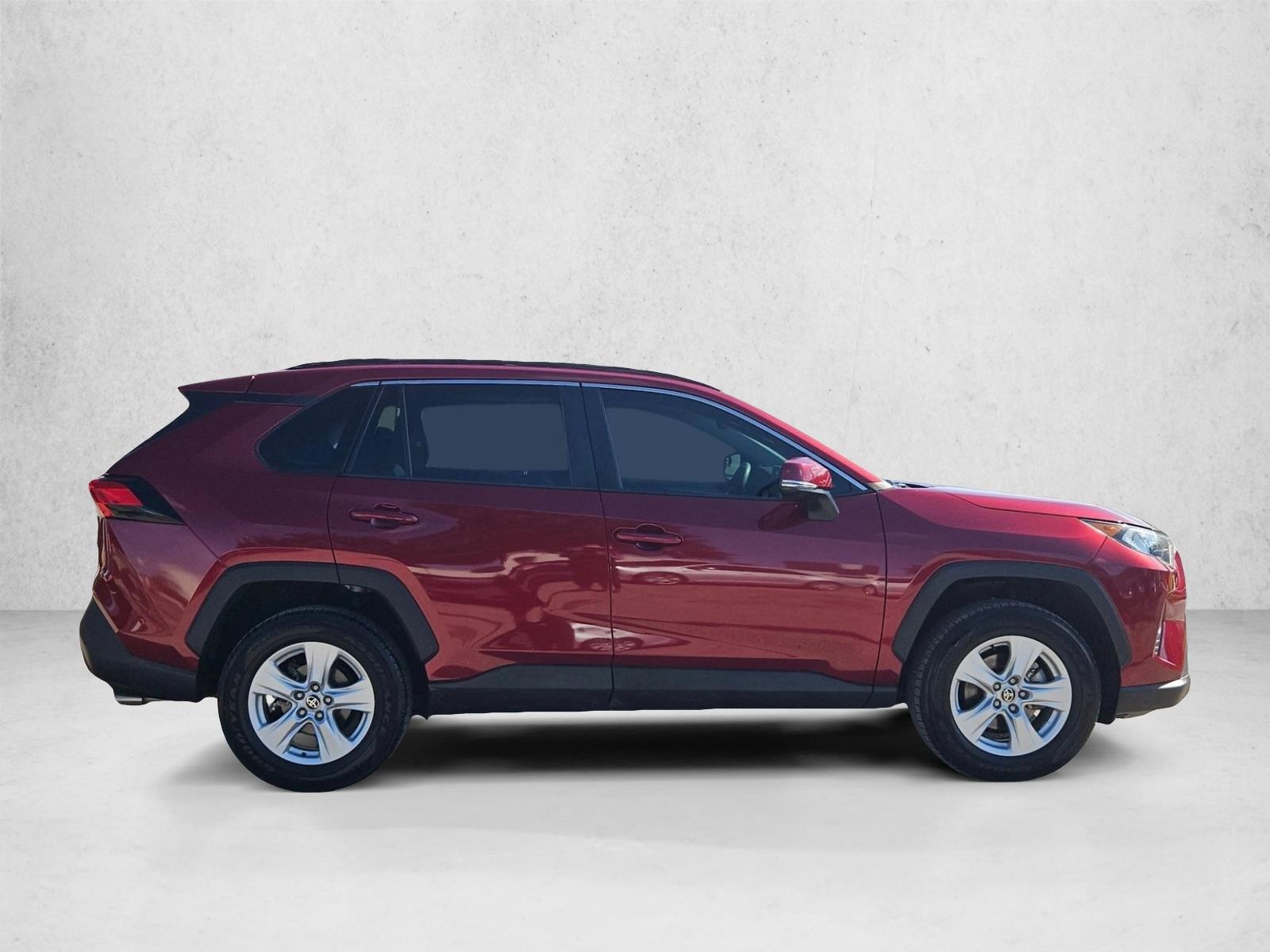 2021 Toyota RAV4 XLE photo 4