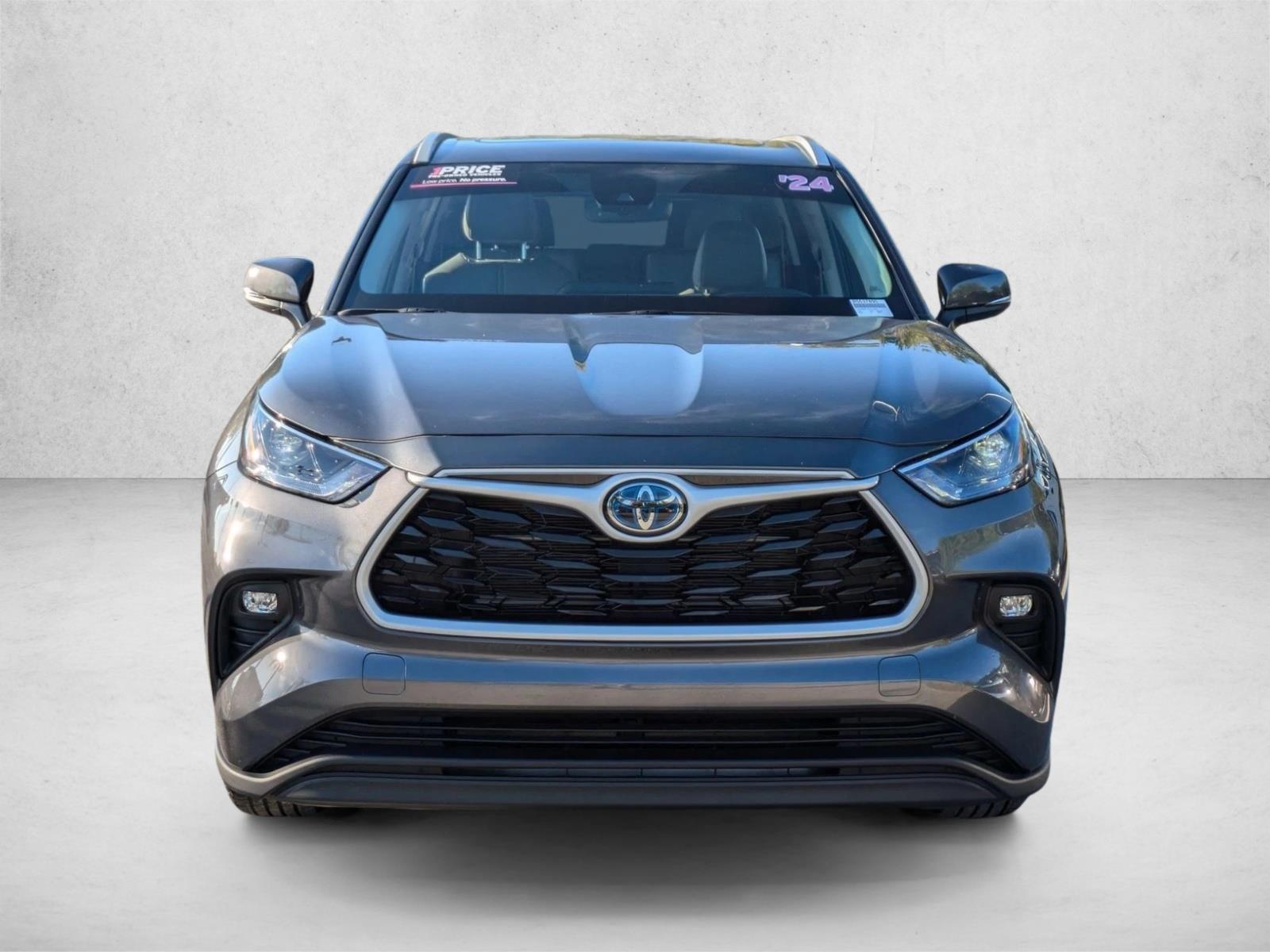 2024 Toyota Highlander Hybrid XLE photo 2