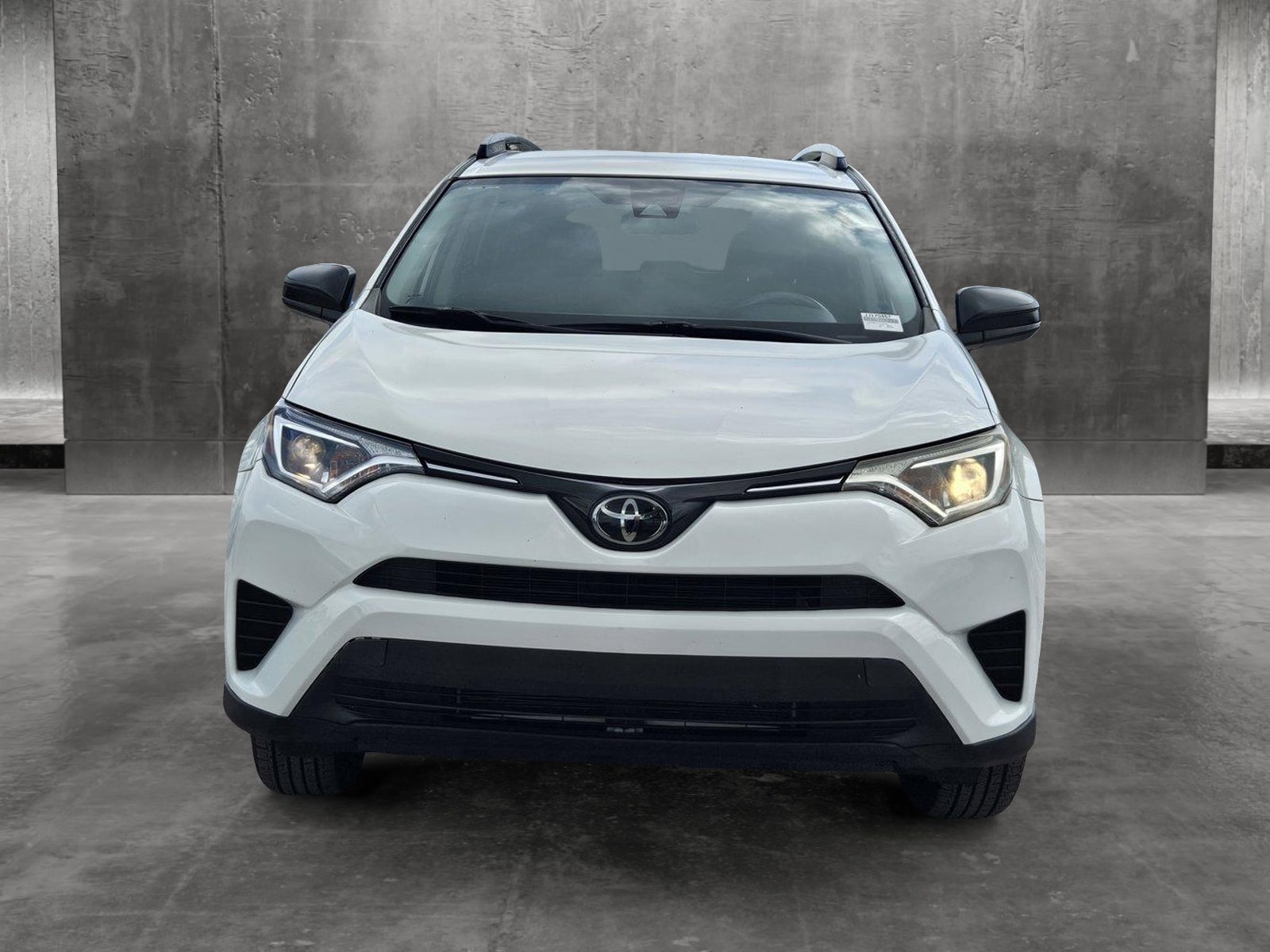 Used 2018 Toyota RAV4 LE with VIN JTMZFREV1JJ170457 for sale in Pinellas Park, FL