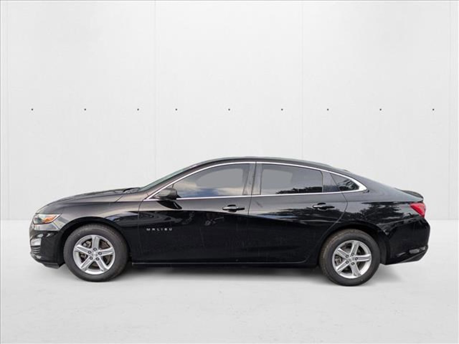 2019 Chevrolet Malibu LS photo 3