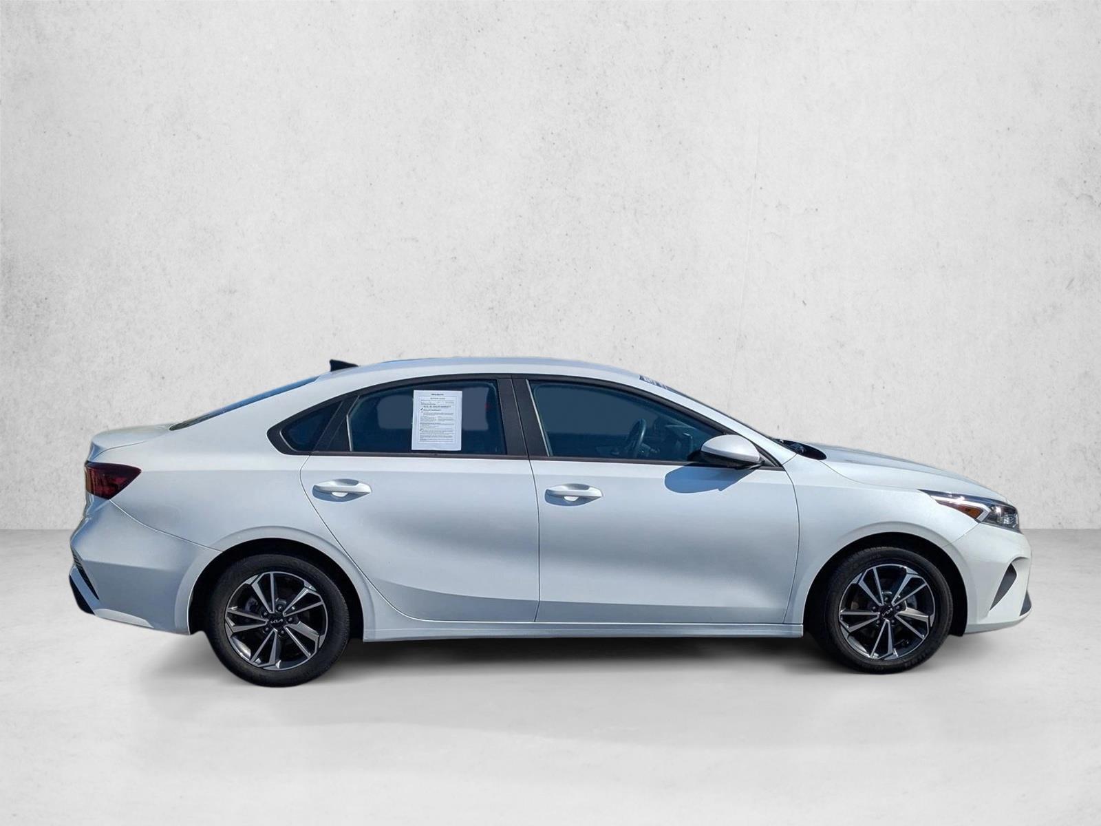 2023 Kia Forte LXS photo 4