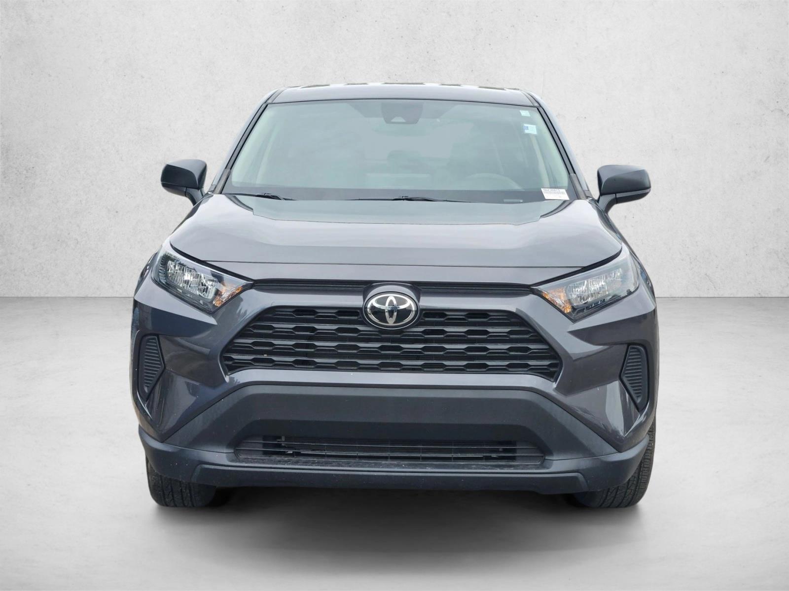 2022 Toyota RAV4 LE photo 2
