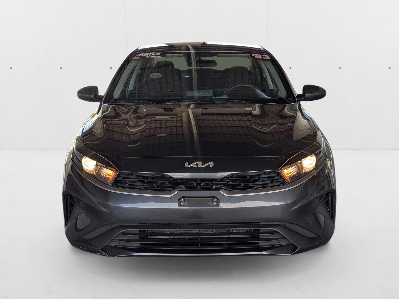2023 Kia Forte LXS photo 2