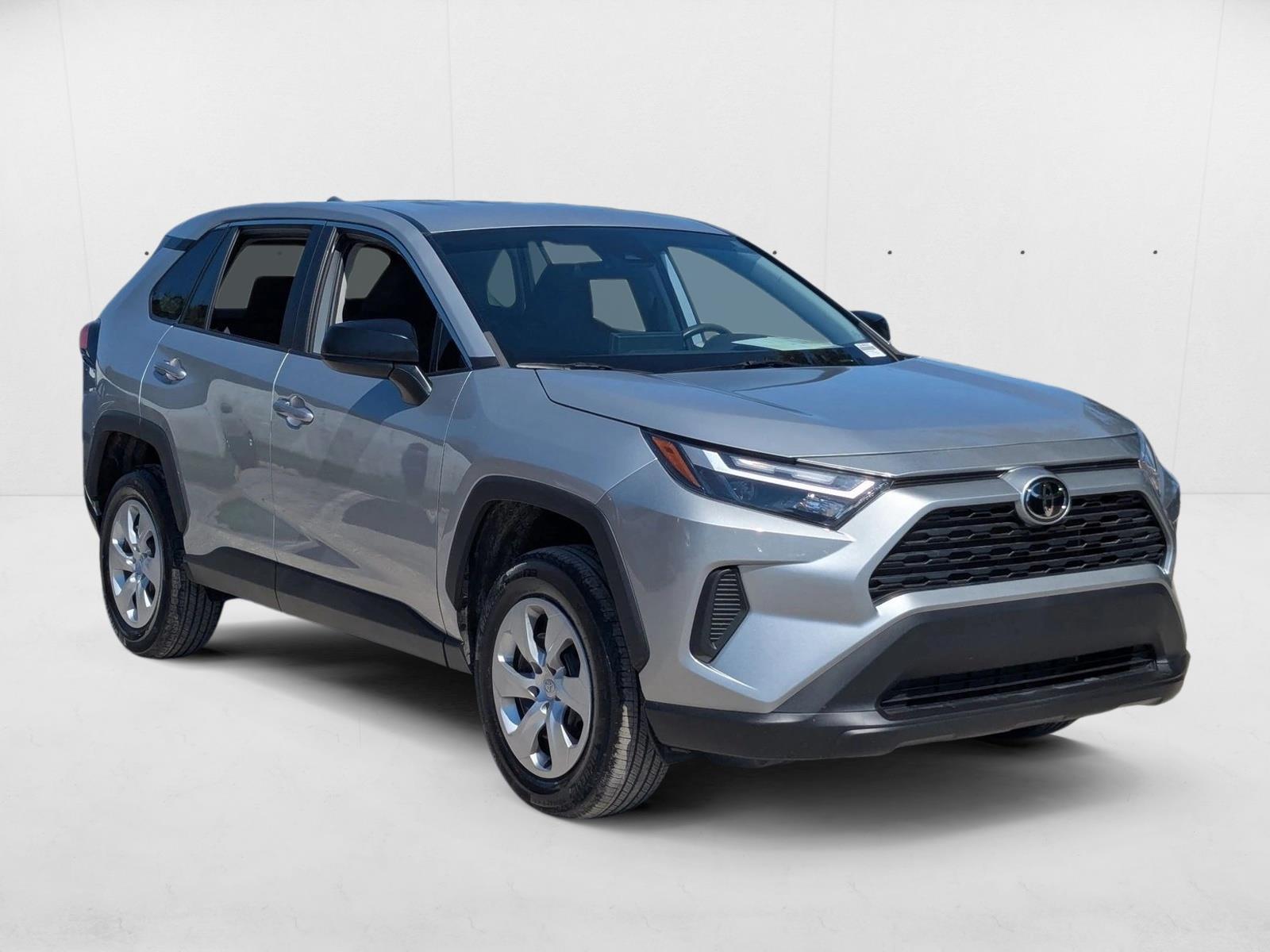 2023 Toyota RAV4 LE photo 3
