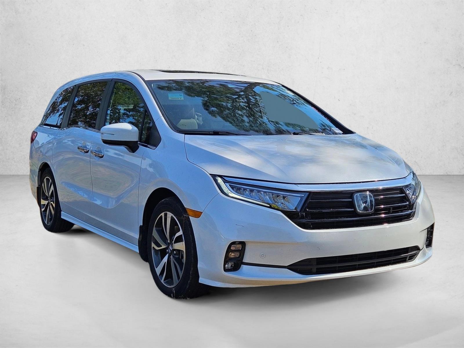 2023 Honda Odyssey Touring photo 2