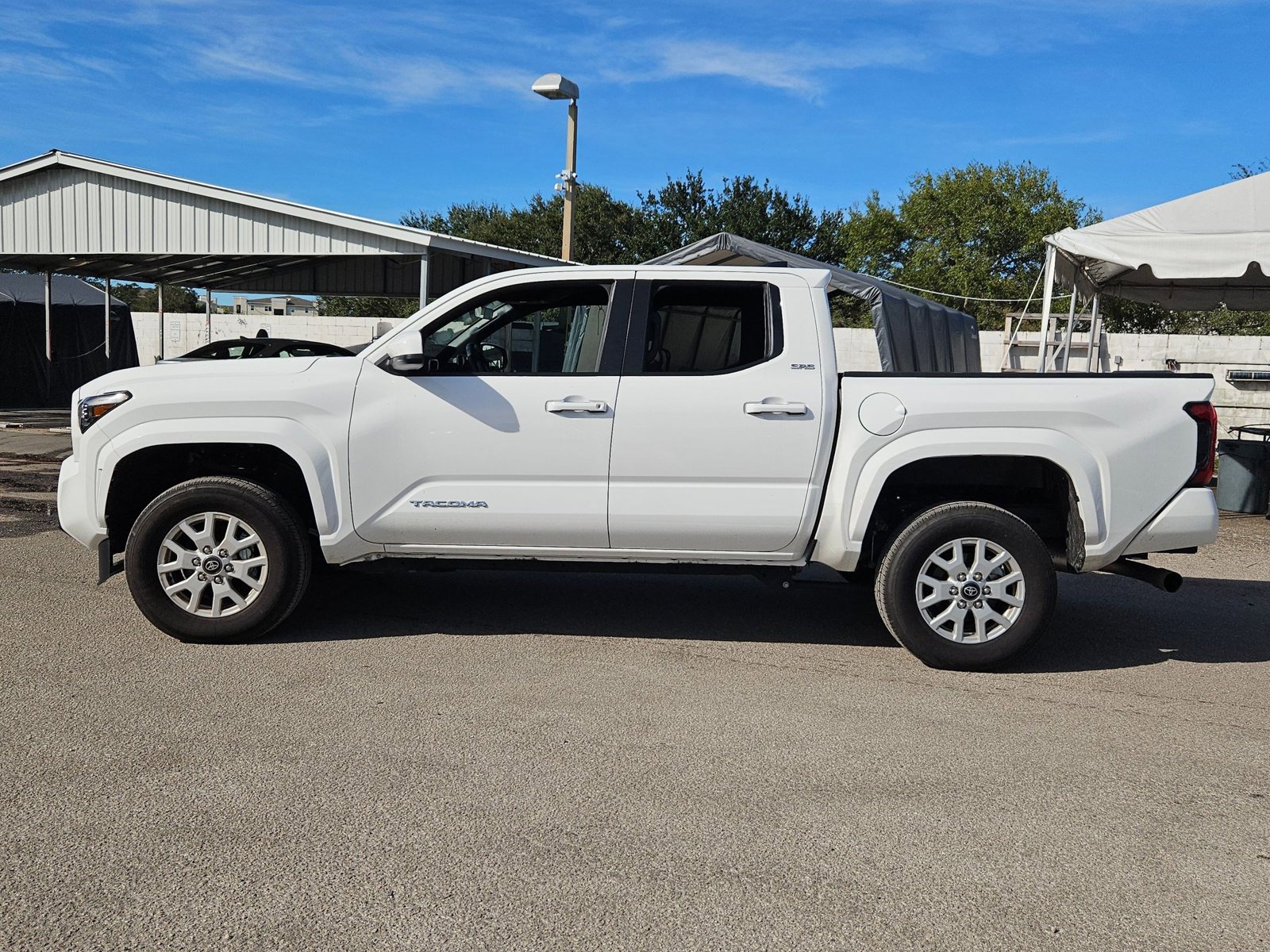 2024 Toyota Tacoma SR5 Double Cab photo 3