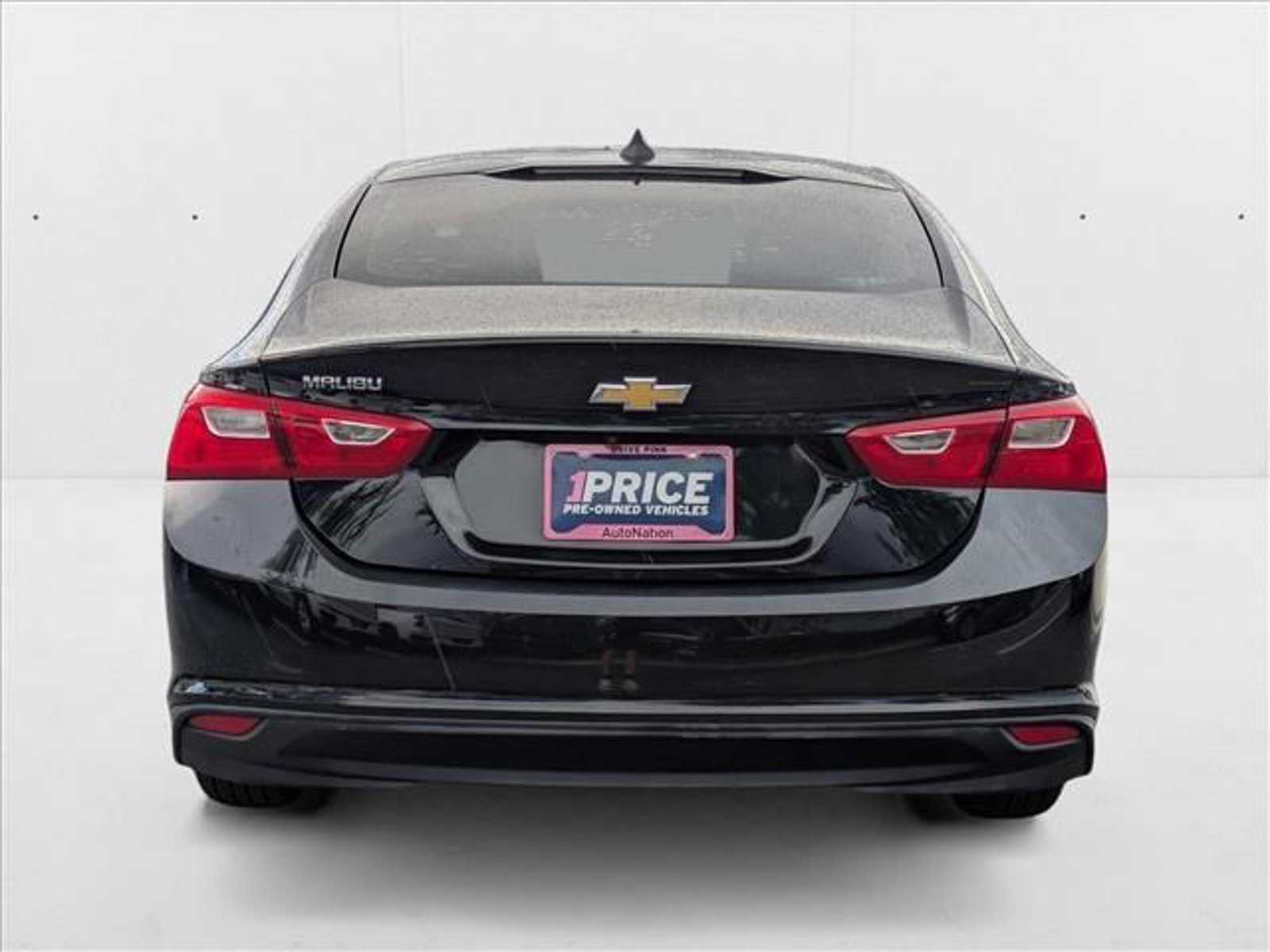 2019 Chevrolet Malibu LS photo 2