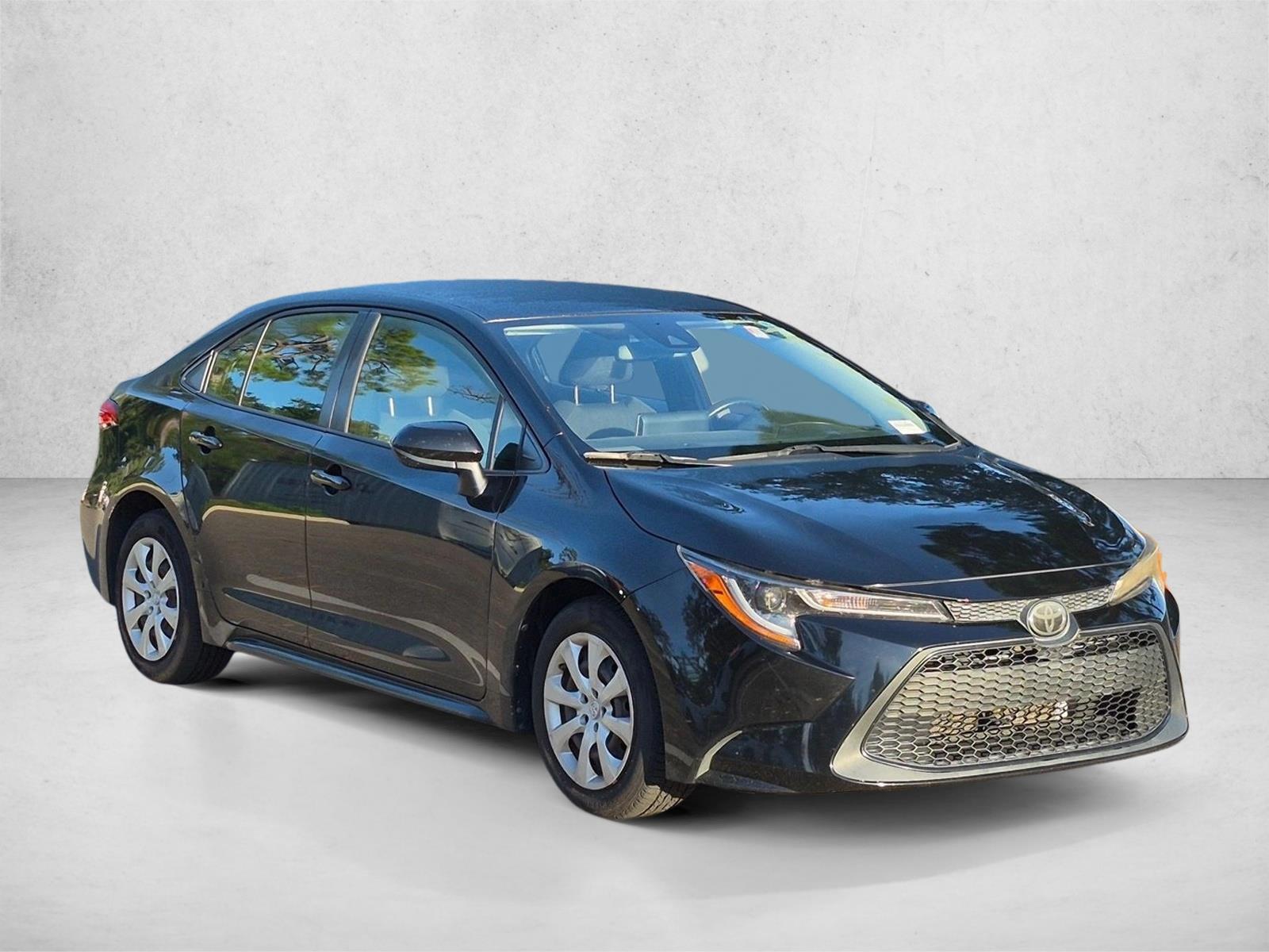 Used 2020 Toyota Corolla LE with VIN JTDEPRAE5LJ109326 for sale in Pinellas Park, FL