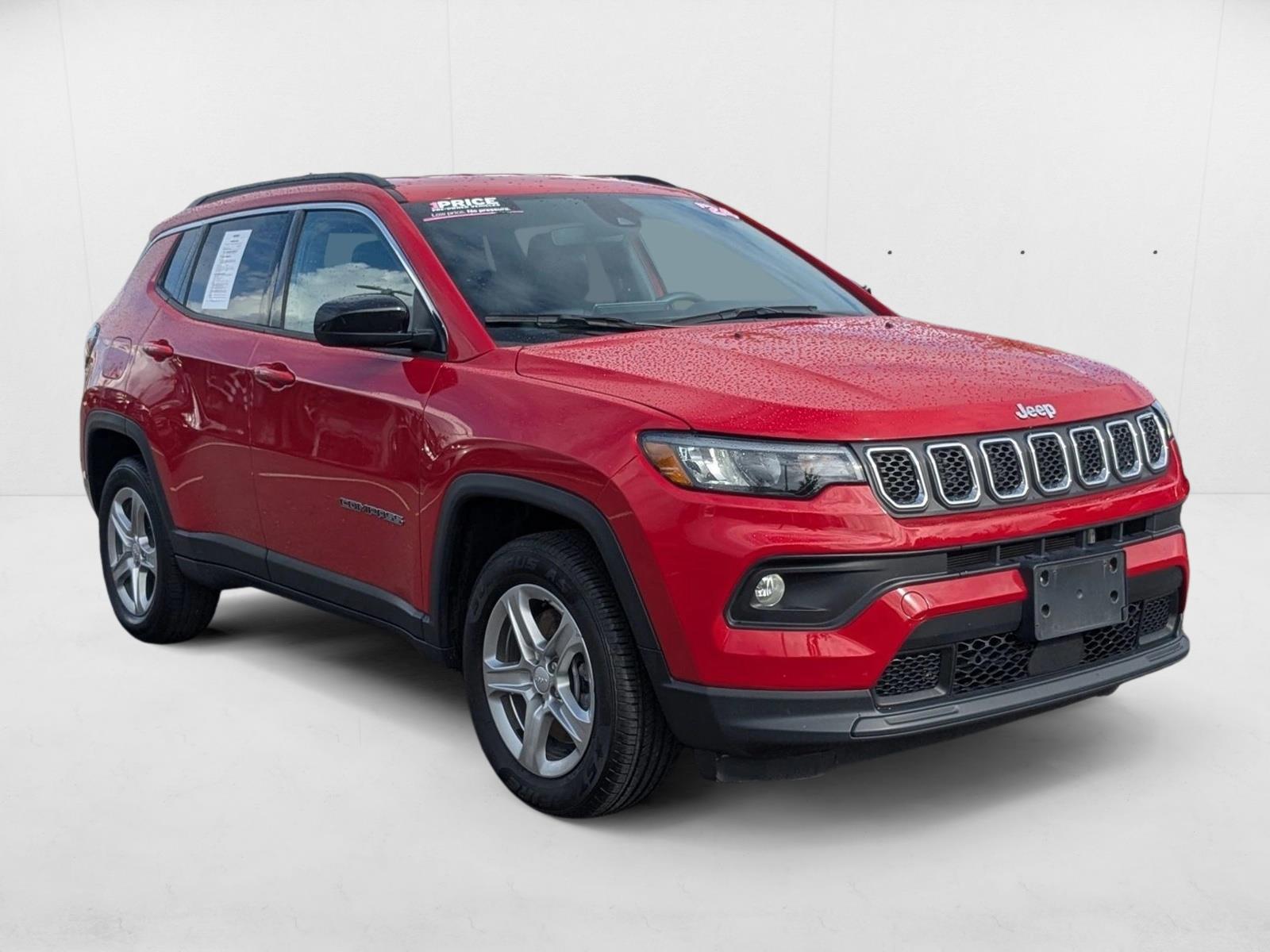 2024 Jeep Compass Latitude photo 3
