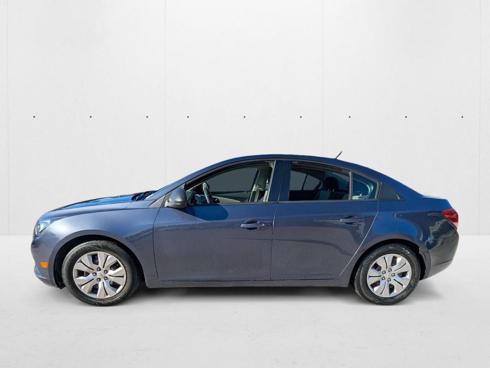 2014 Chevrolet Cruze LS photo 2