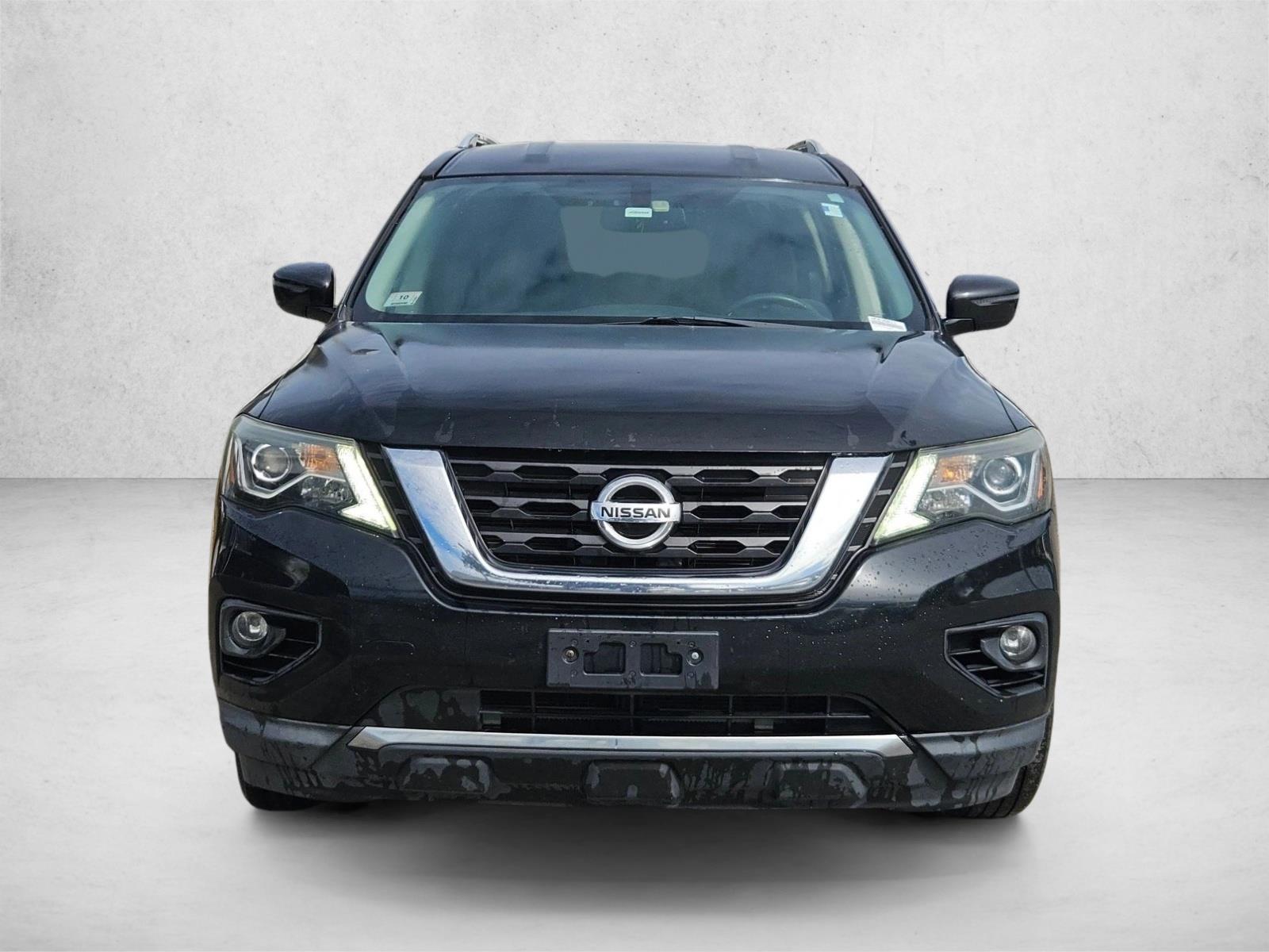 2017 Nissan Pathfinder 4x4 SV photo 2