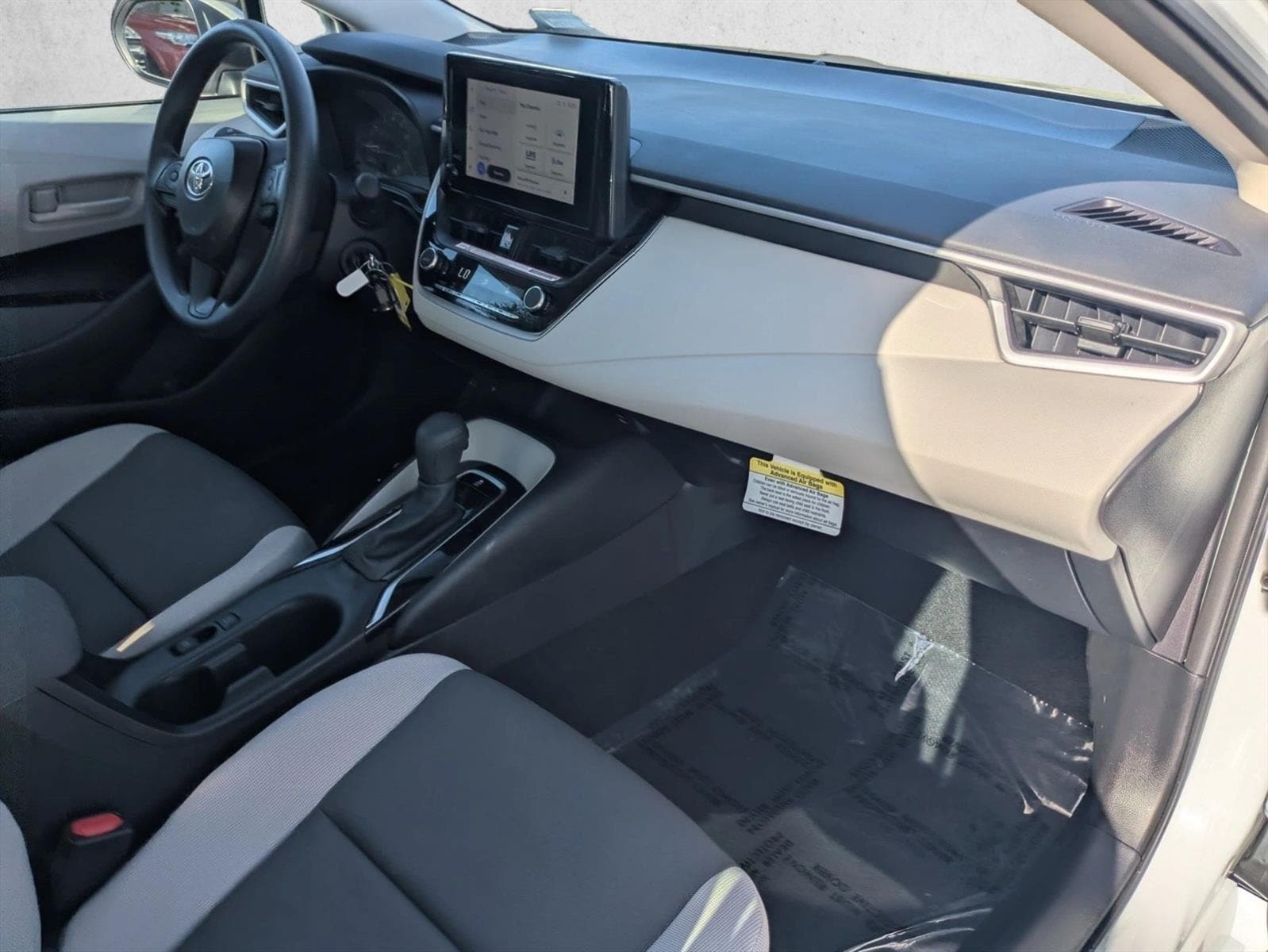 2025 Toyota Corolla LE - Photo 19