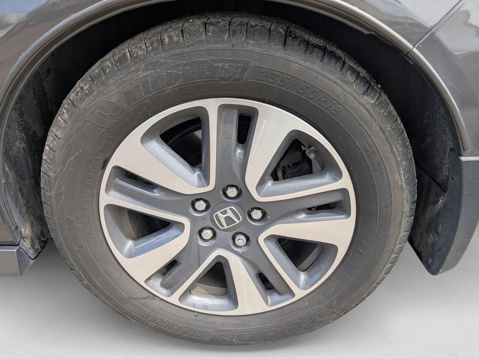 2014 Honda Odyssey Touring photo 3