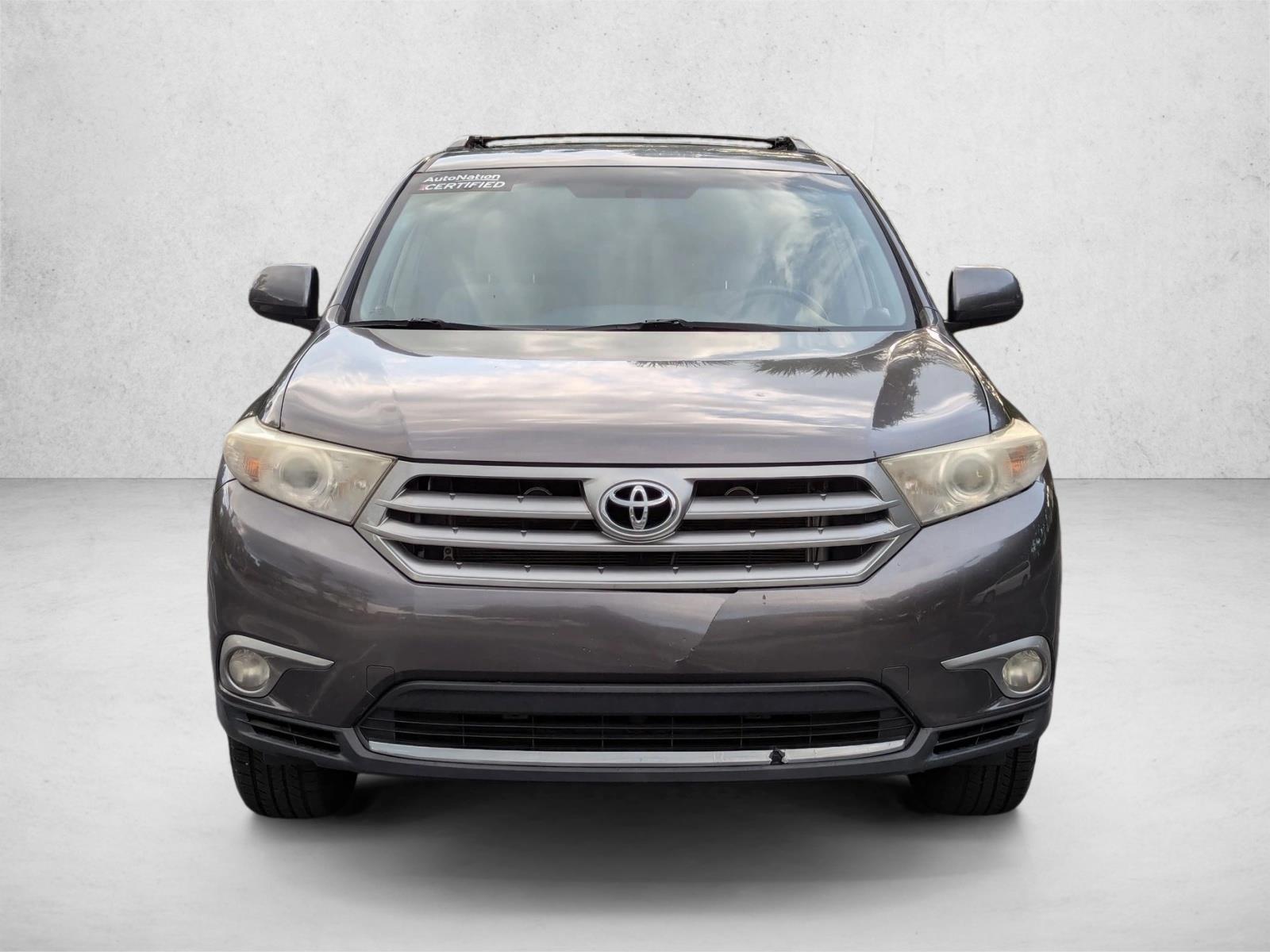 2013 Toyota Highlander Plus photo 2