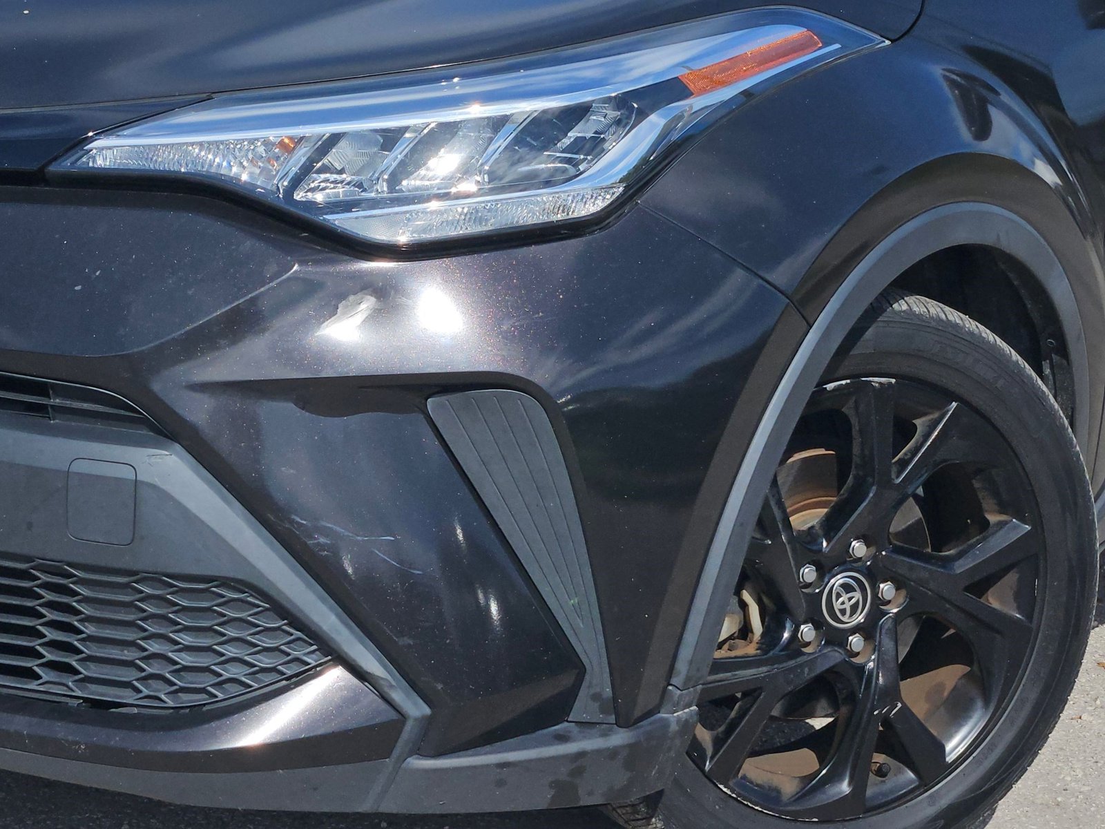 2020 Toyota C-HR LE photo 3