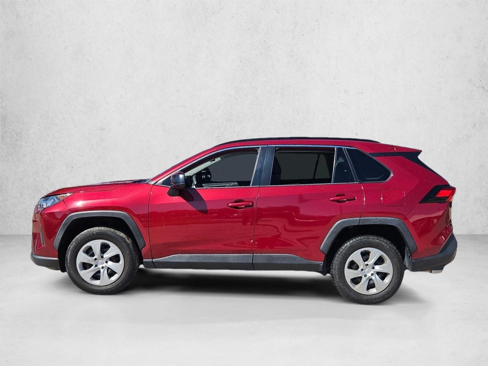 2021 Toyota RAV4 LE photo 2