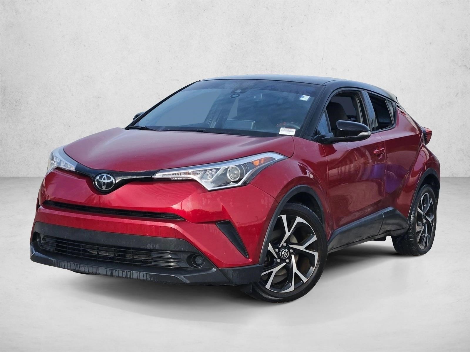 2019 Toyota C-HR XLE's photo