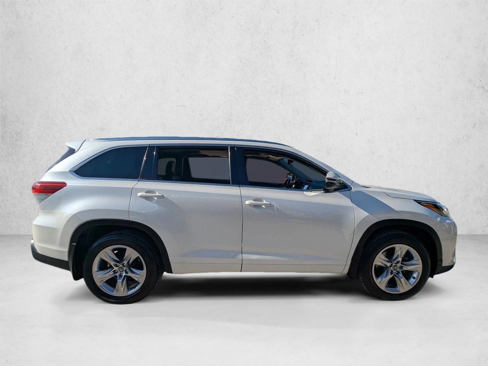 2017 Toyota Highlander Limited photo 4