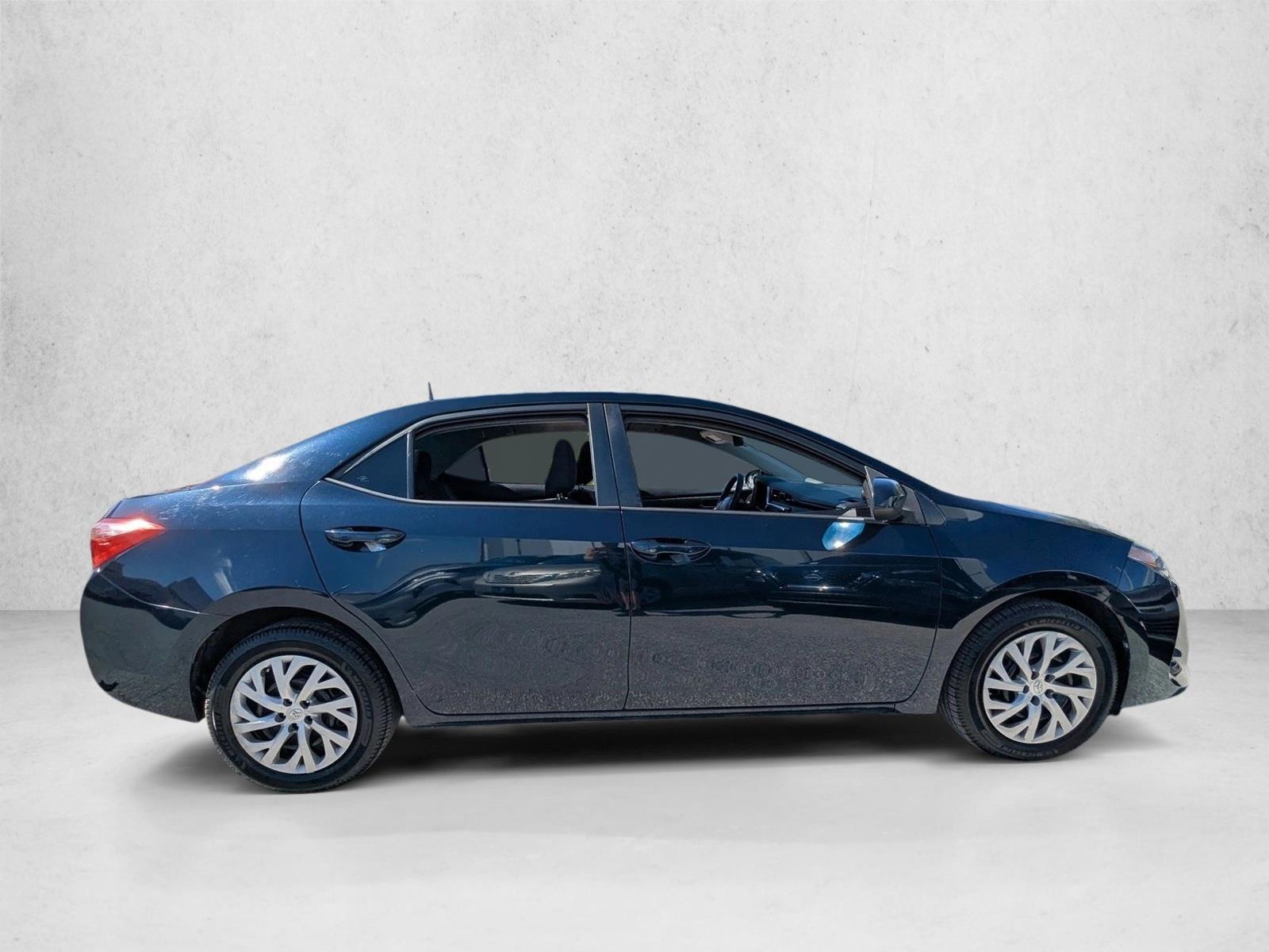 2019 Toyota Corolla LE photo 4