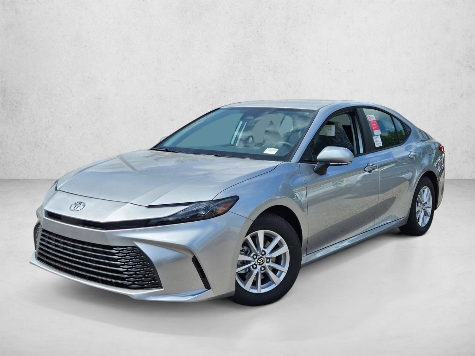 2025 Toyota Camry LE's photo