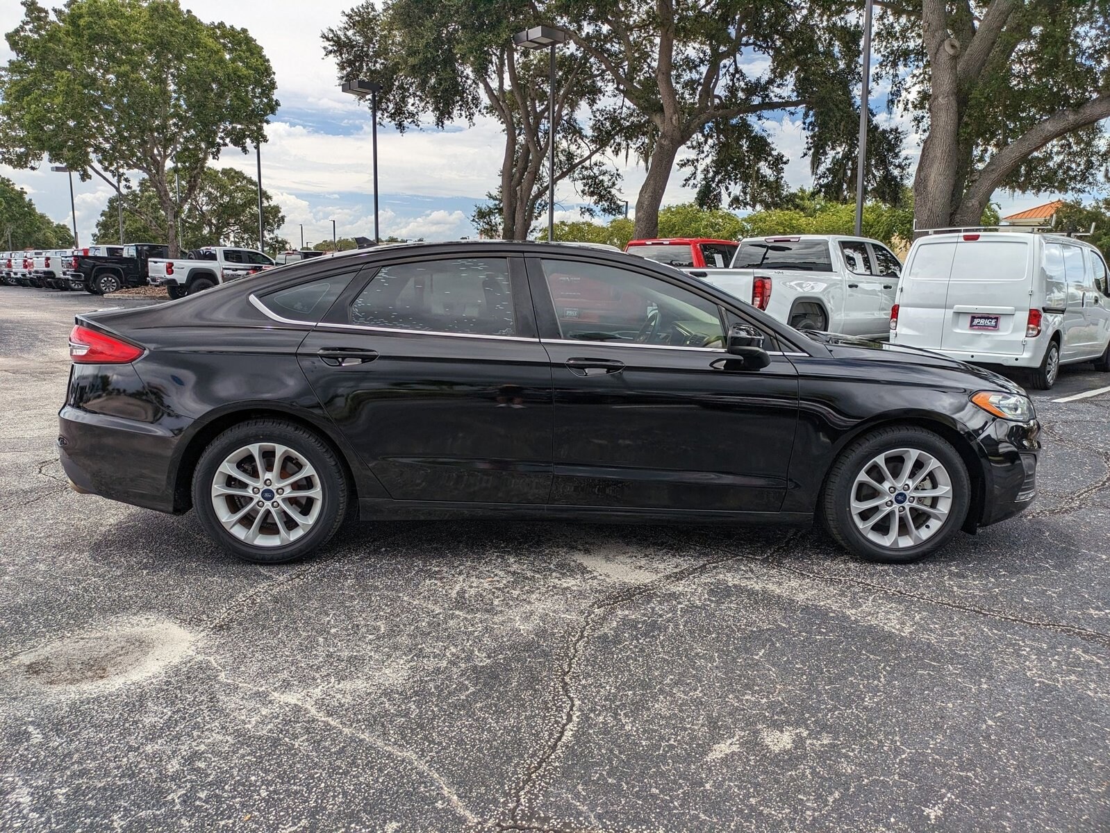 2020 Ford Fusion SE photo 3