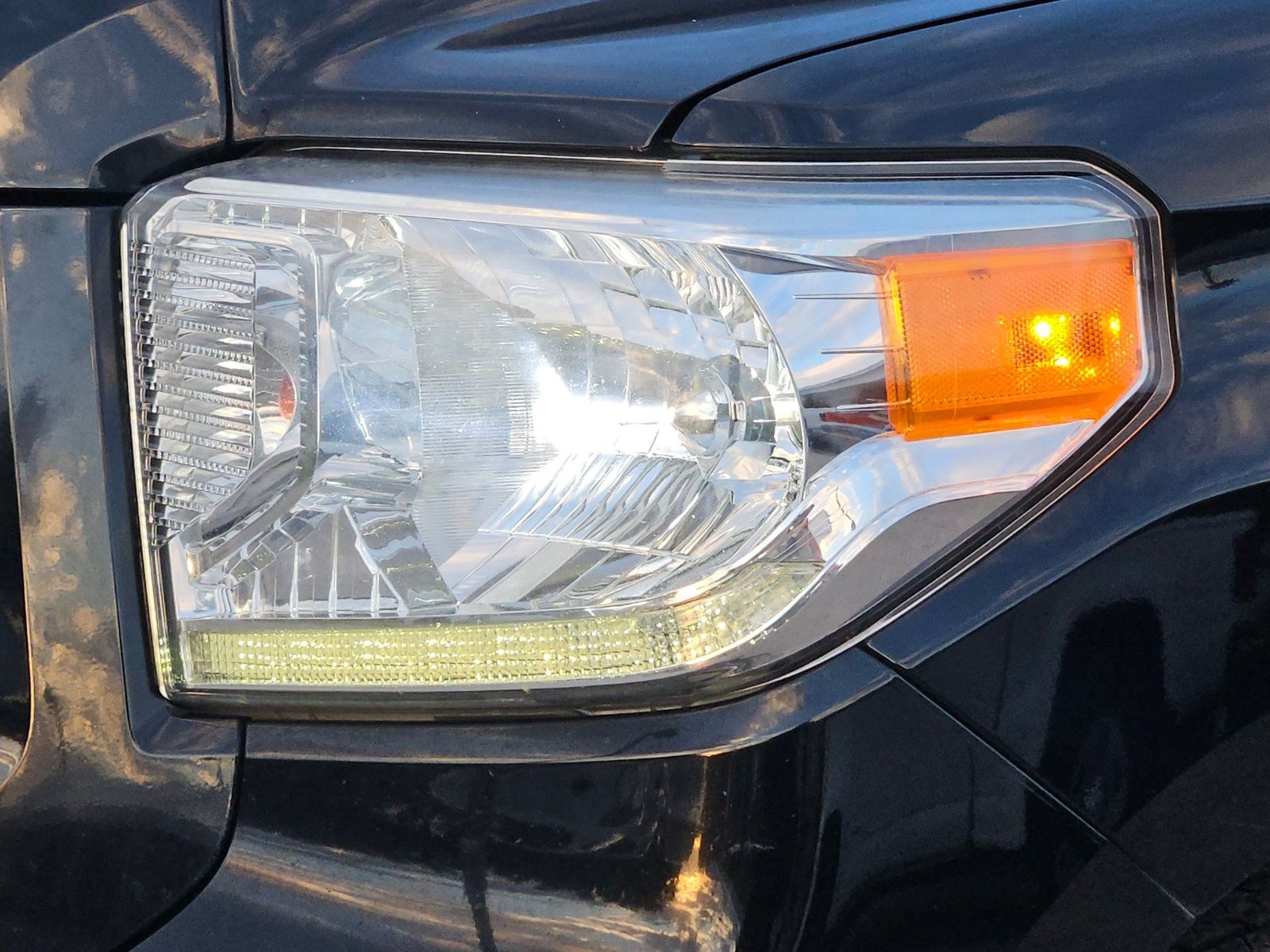 2017 Toyota Tundra Platinum CrewMax photo 4