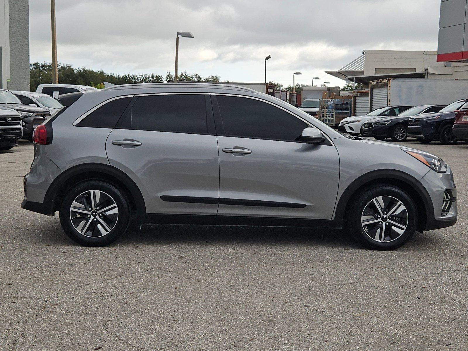 2022 Kia Niro LXS photo 4