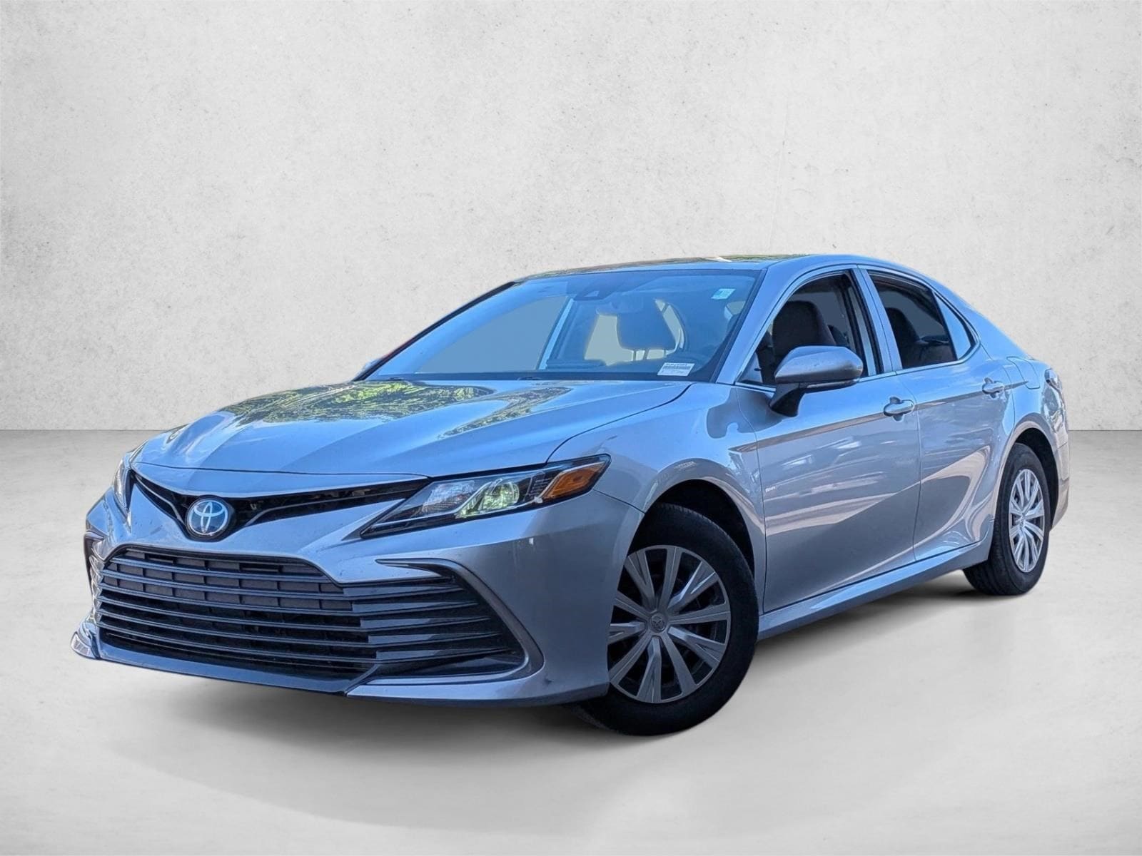 2024 Toyota Camry LE's photo